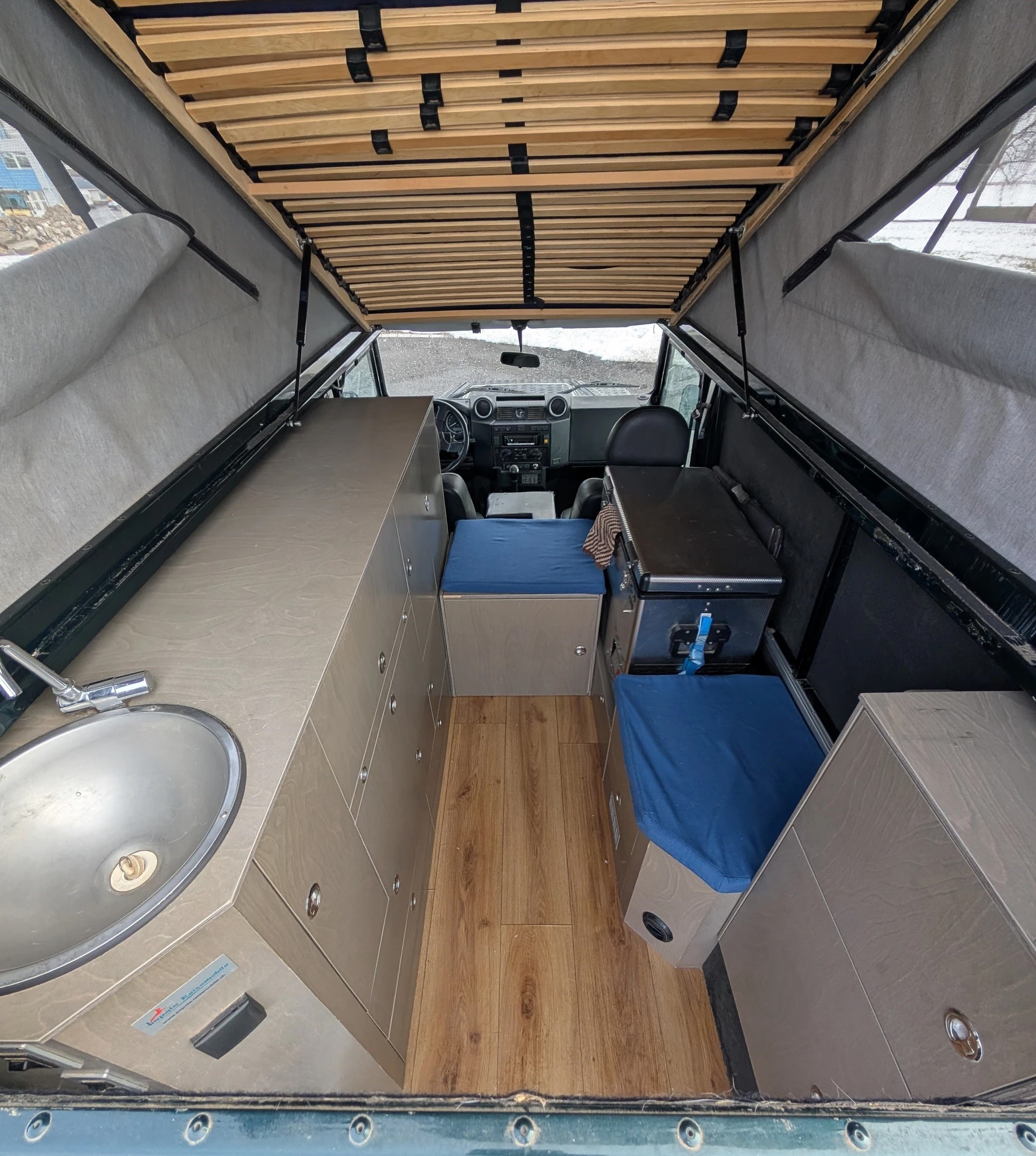 LAND ROVER Defender 110 2.2 TD4 Station Wagon-image-5