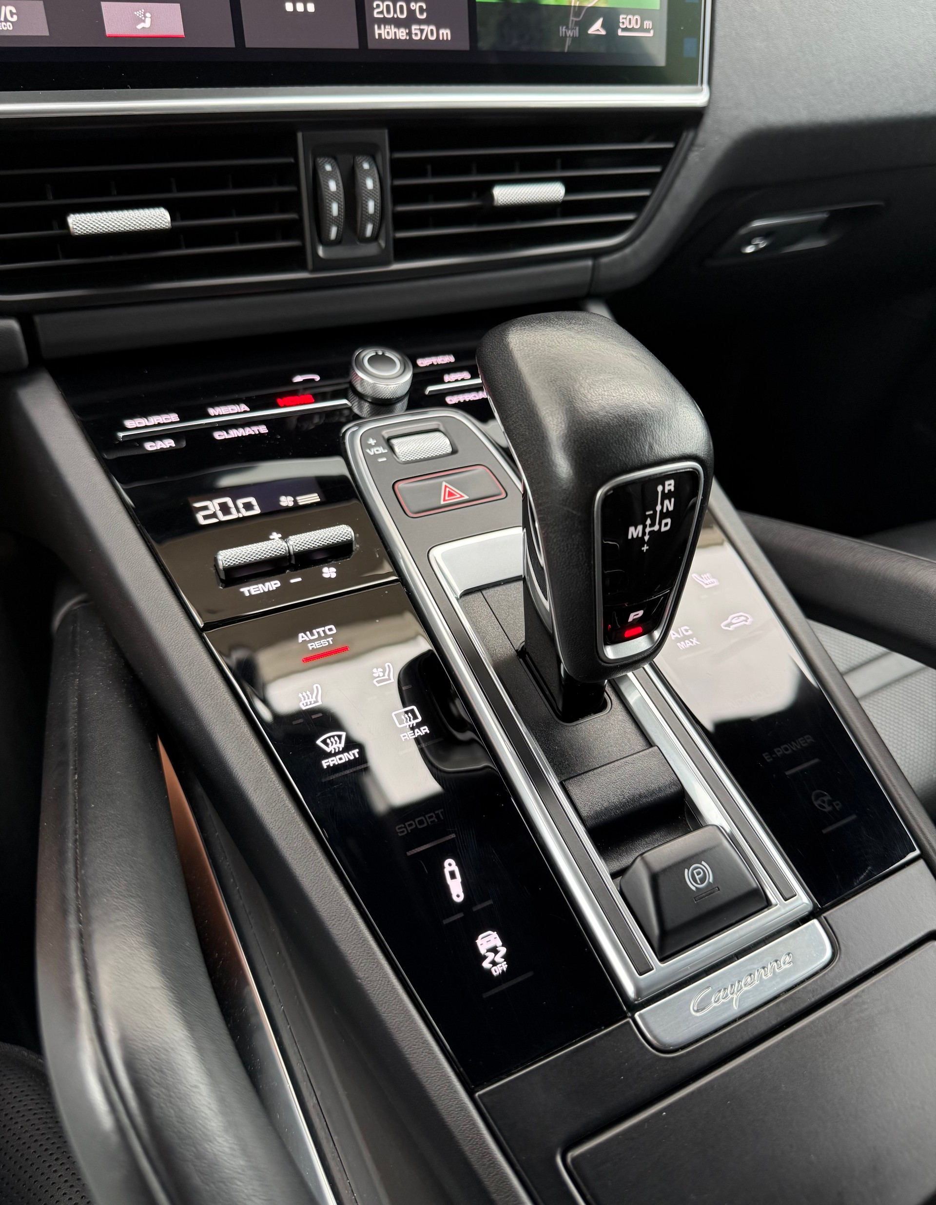 PORSCHE Cayenne Turbo-image-11