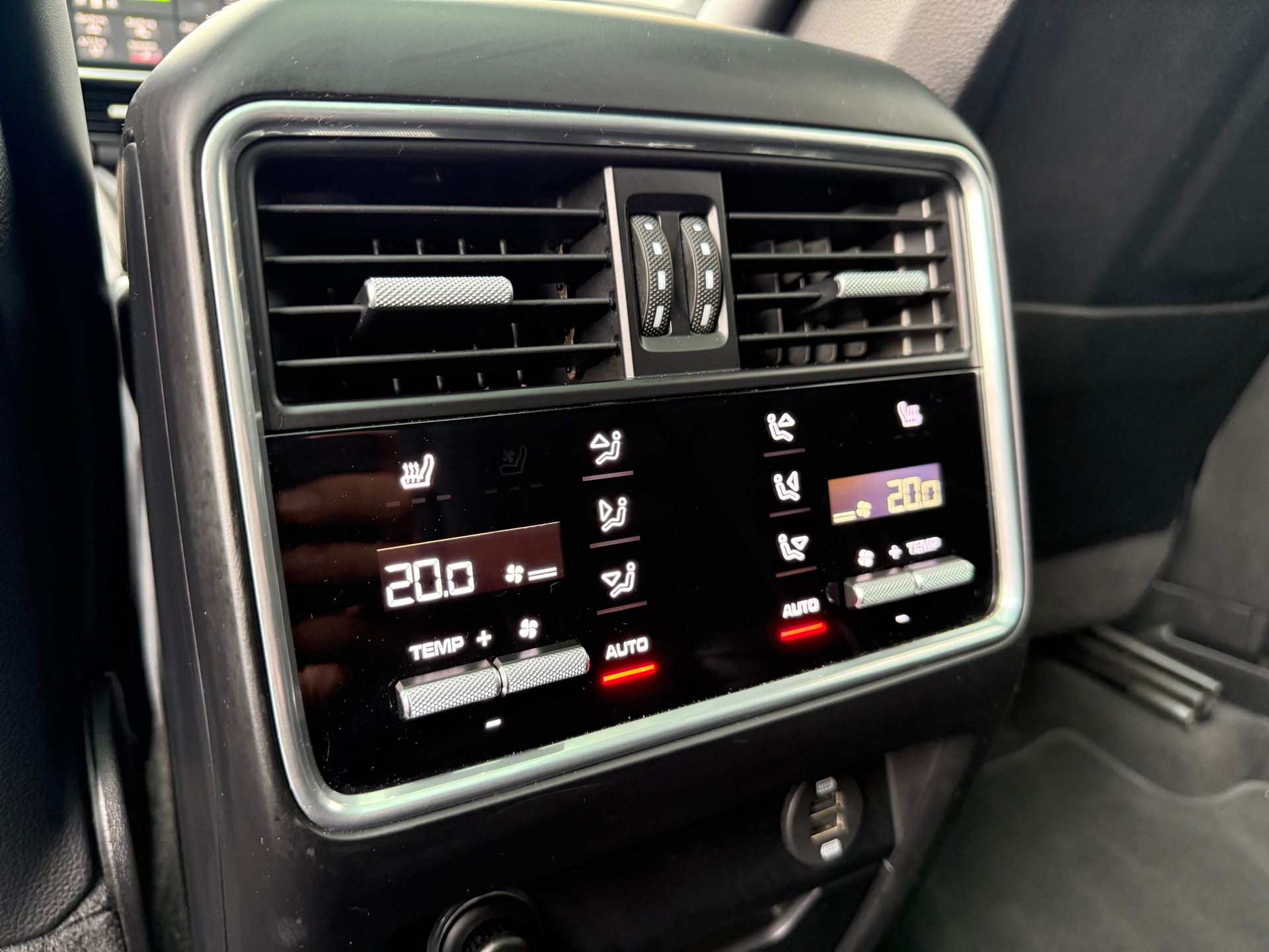 PORSCHE Cayenne Turbo-image-15