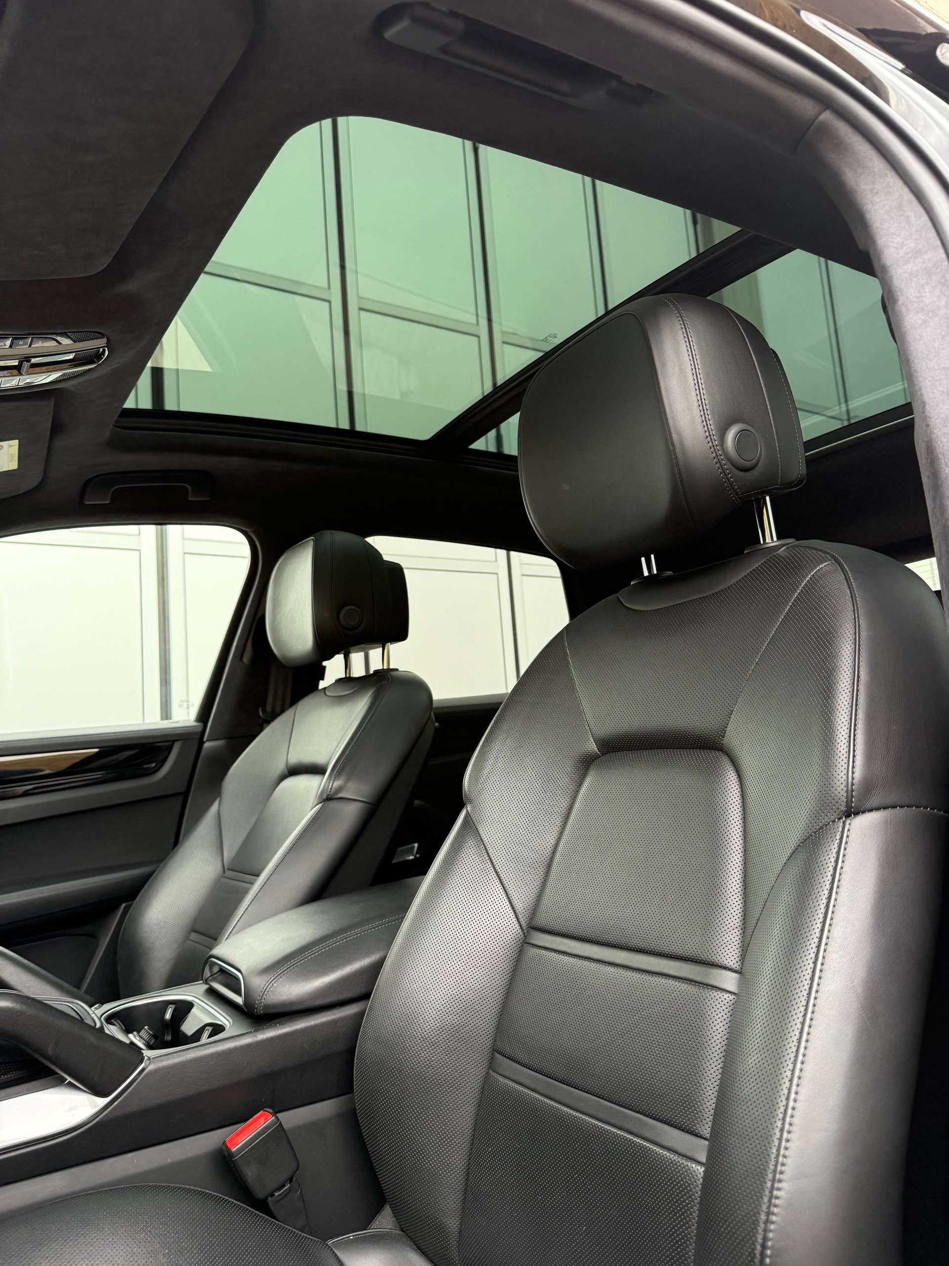 PORSCHE Cayenne Turbo-image-12
