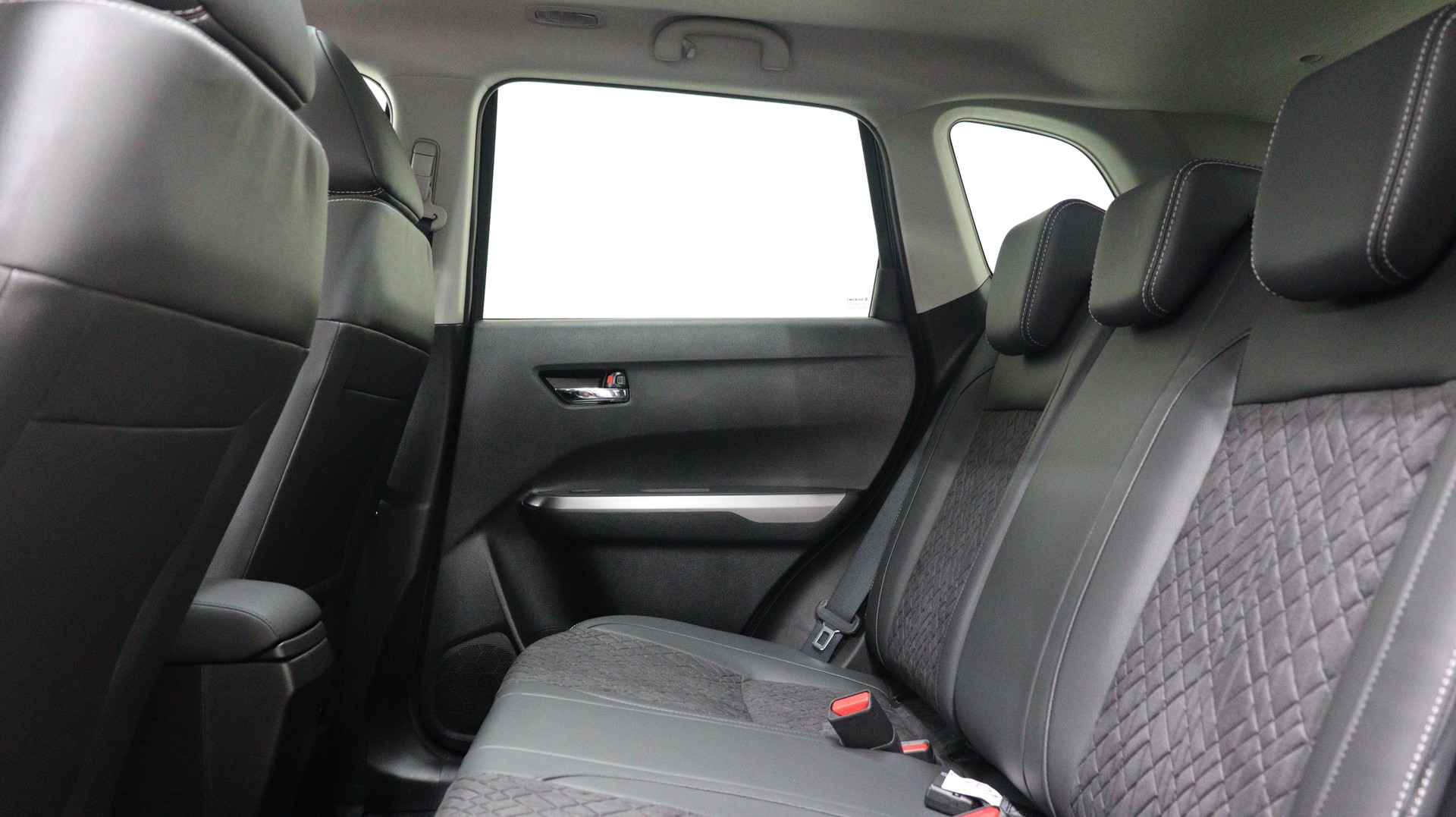 SUZUKI Vitara 1.5 Compact Top Hybrid 4x4-showroom-element-3