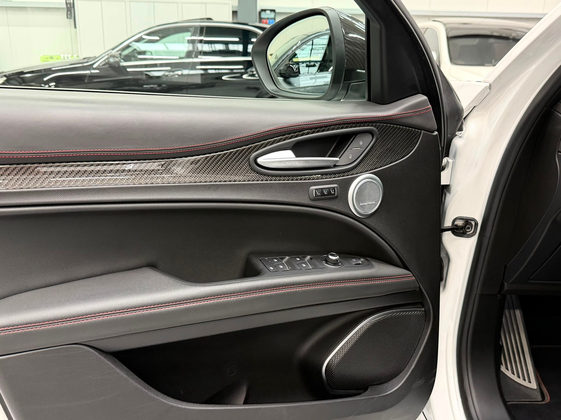 ALFA ROMEO Stelvio 2.9 V6 Quadrifoglio Q4 Automatic-image-24