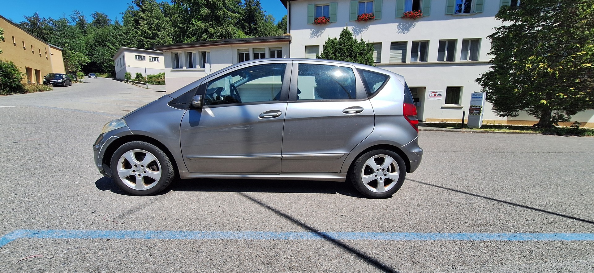 MERCEDES-BENZ A 200 Avantgarde-showroom-element-2
