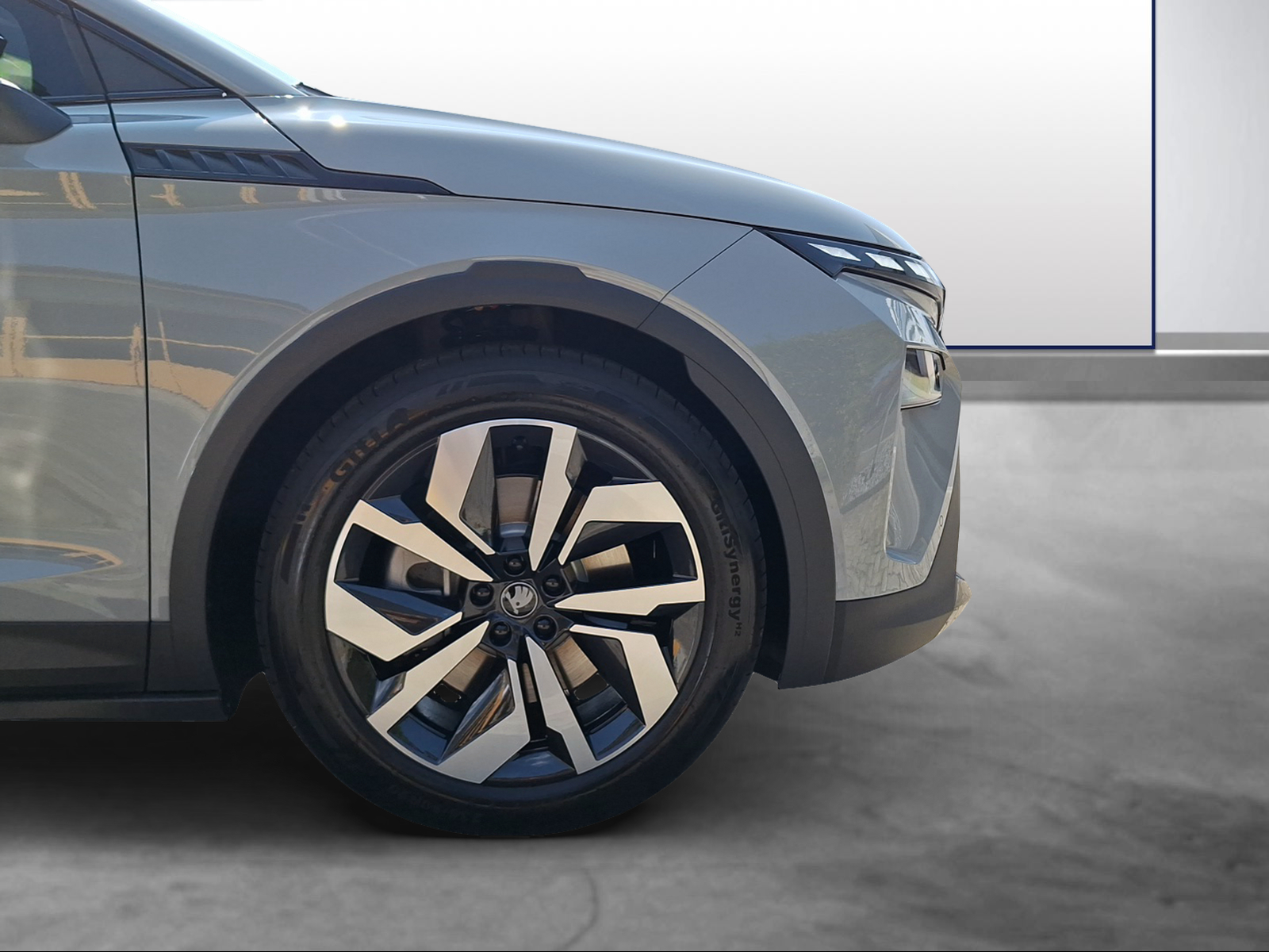 SKODA Elroq 85x Sportline 4x4-image-14