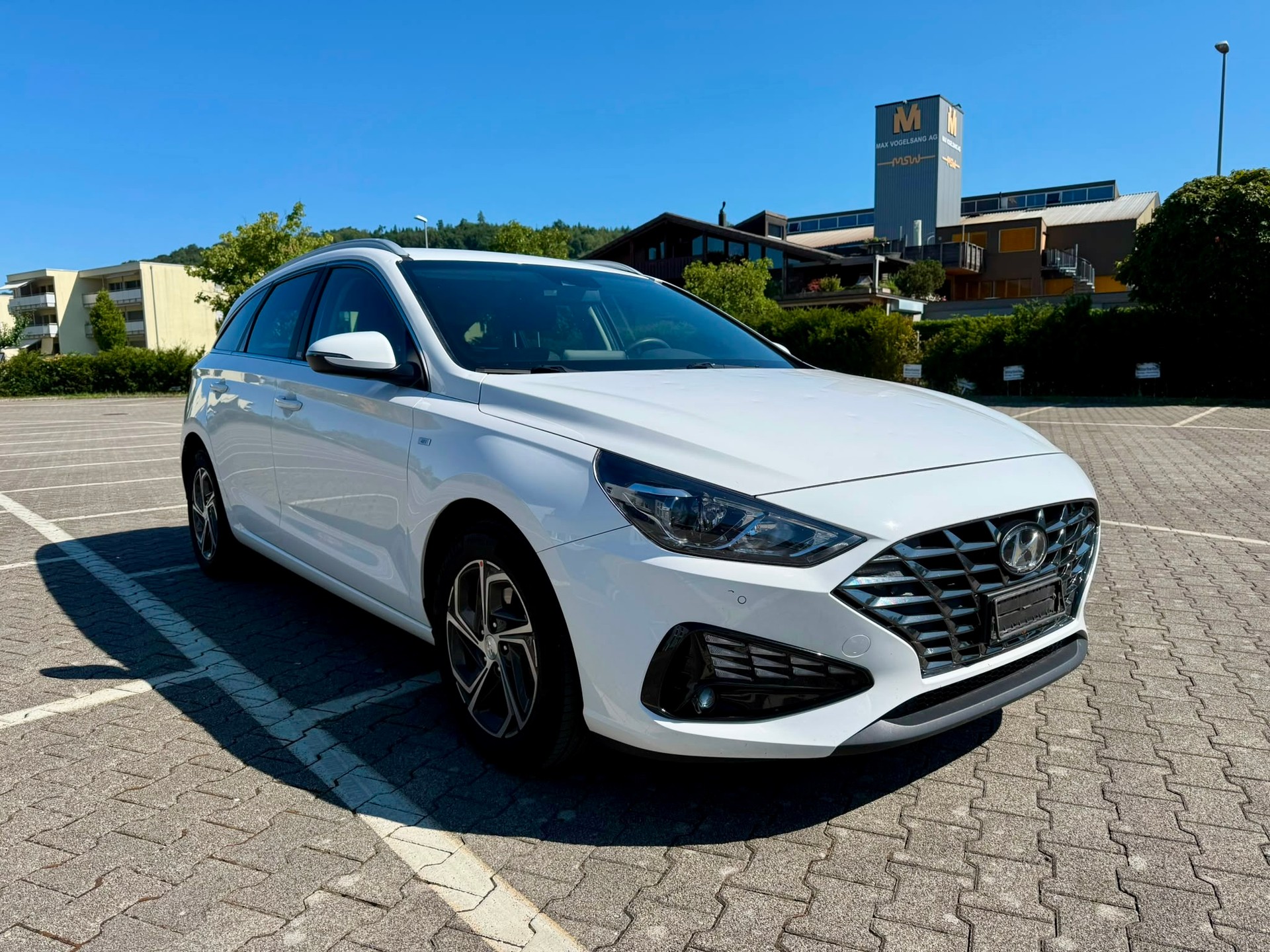 HYUNDAI i30 Wagon 1.0 T-GDi Amplia 48V MH DCT-image-1