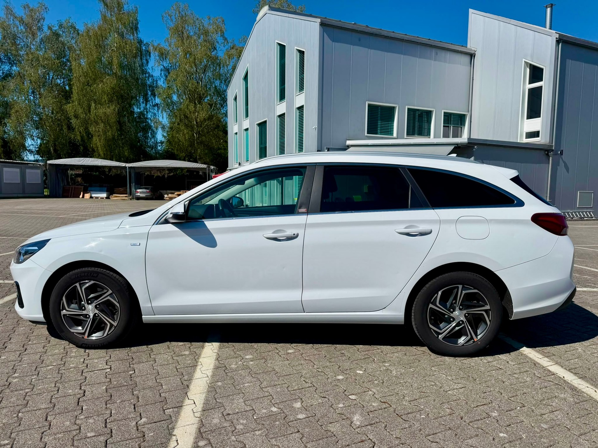 HYUNDAI i30 Wagon 1.0 T-GDi Amplia 48V MH DCT-image-4
