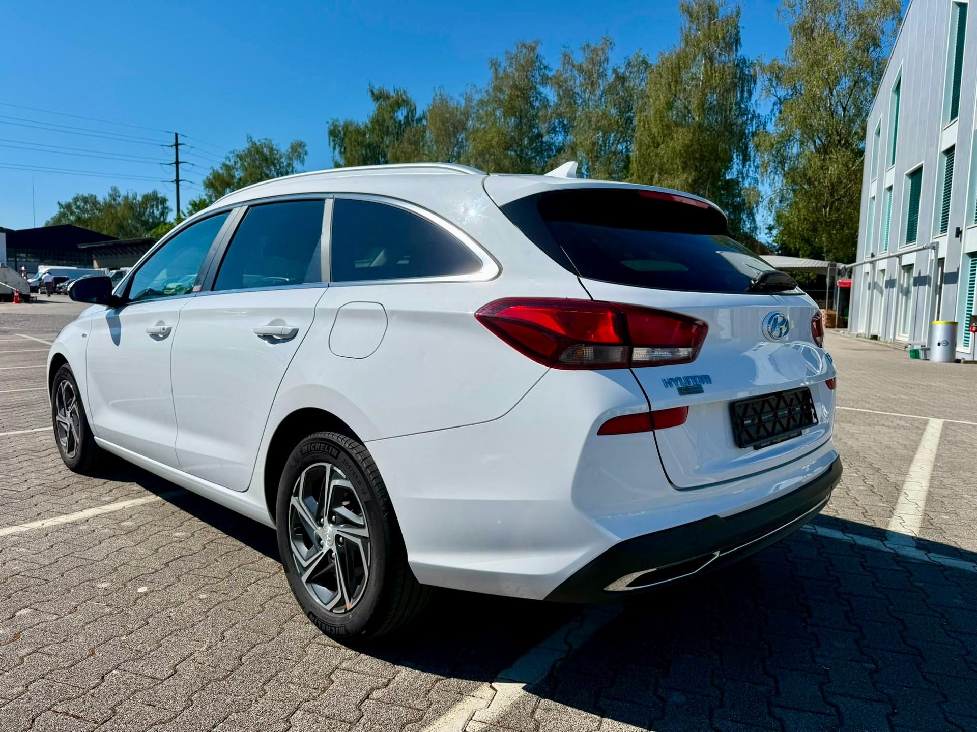 HYUNDAI i30 Wagon 1.0 T-GDi Amplia 48V MH DCT-image-2