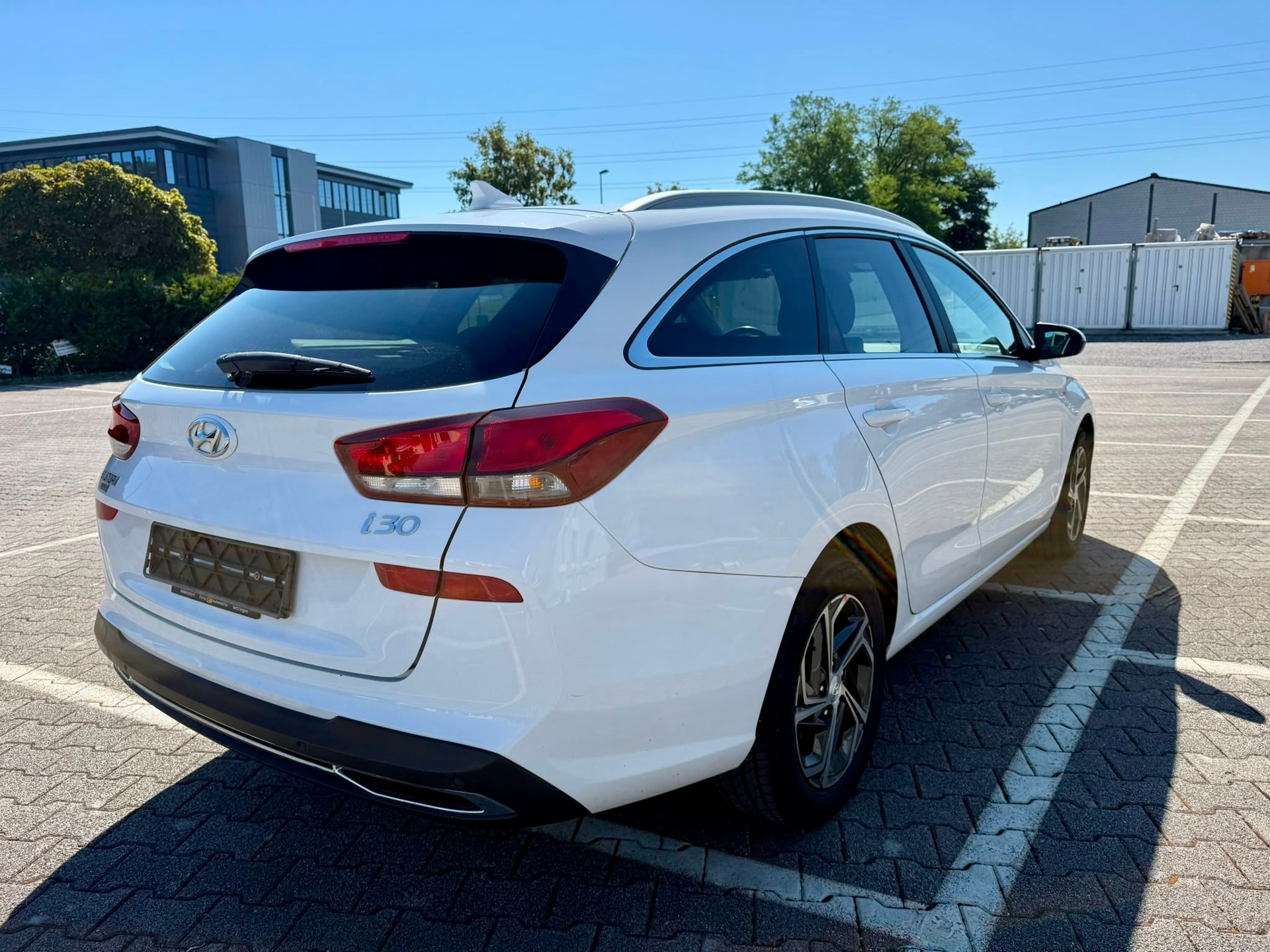 HYUNDAI i30 Wagon 1.0 T-GDi Amplia 48V MH DCT-image-3