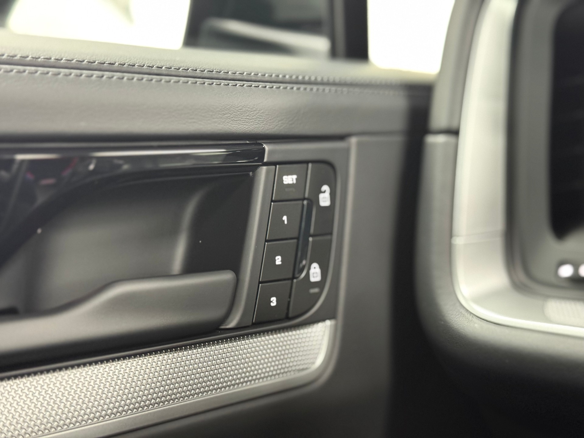 PORSCHE Cayenne Tiptronic-image-27