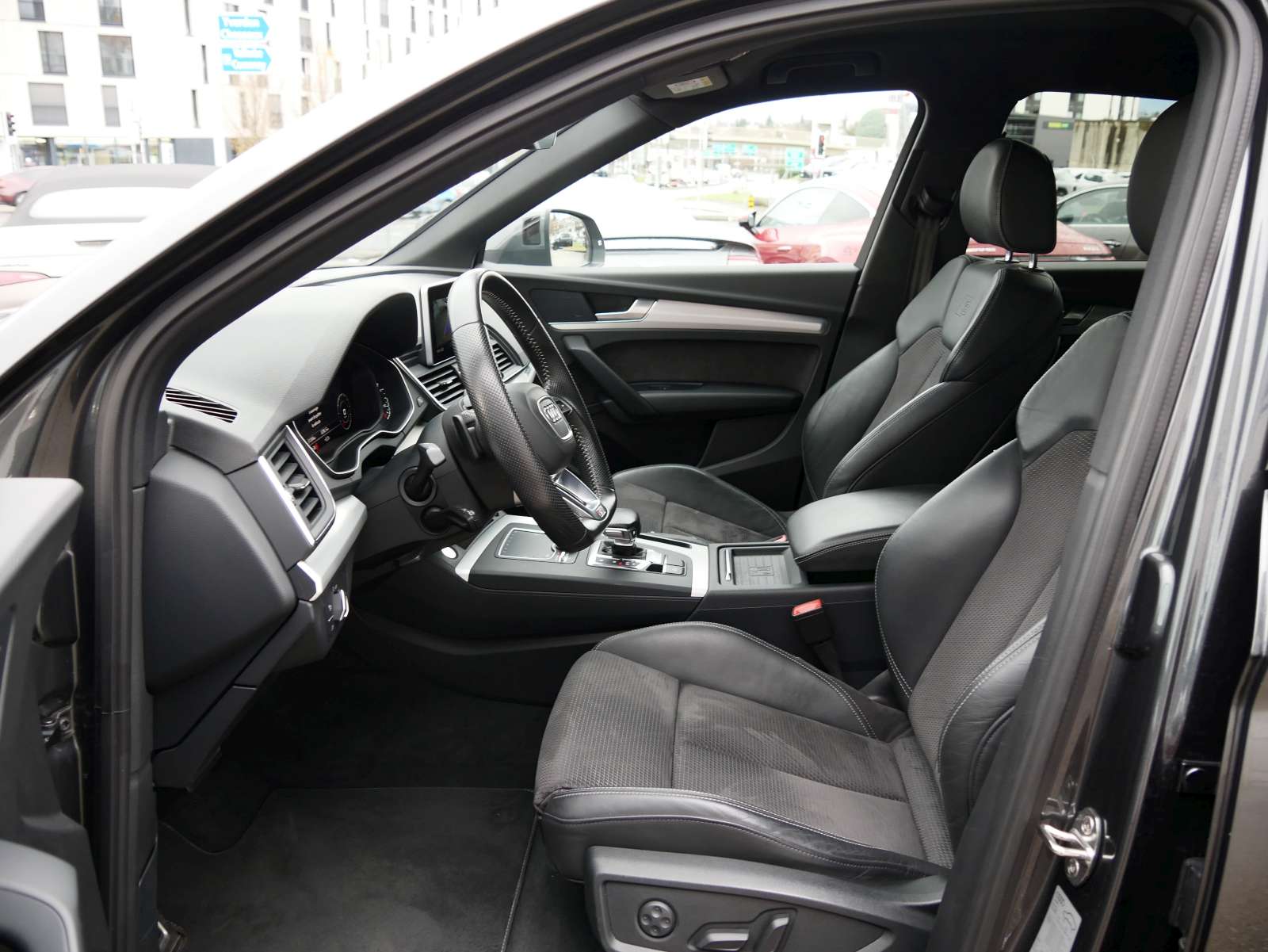 AUDI Q5 2.0 TFSI sport quattro S-tronic-image-9