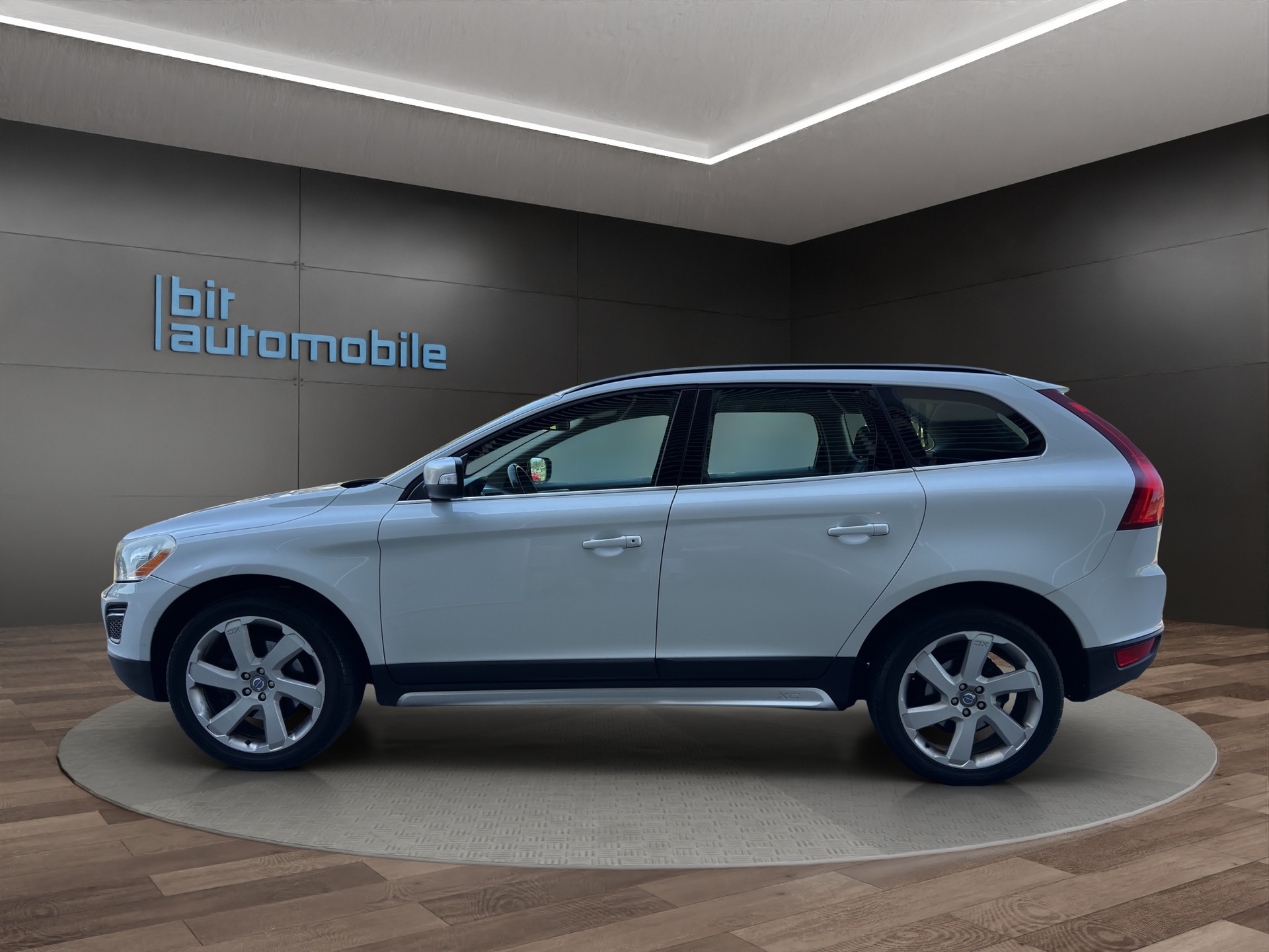 VOLVO XC60 D4 AWD Husky Edition Geartronic-image-2