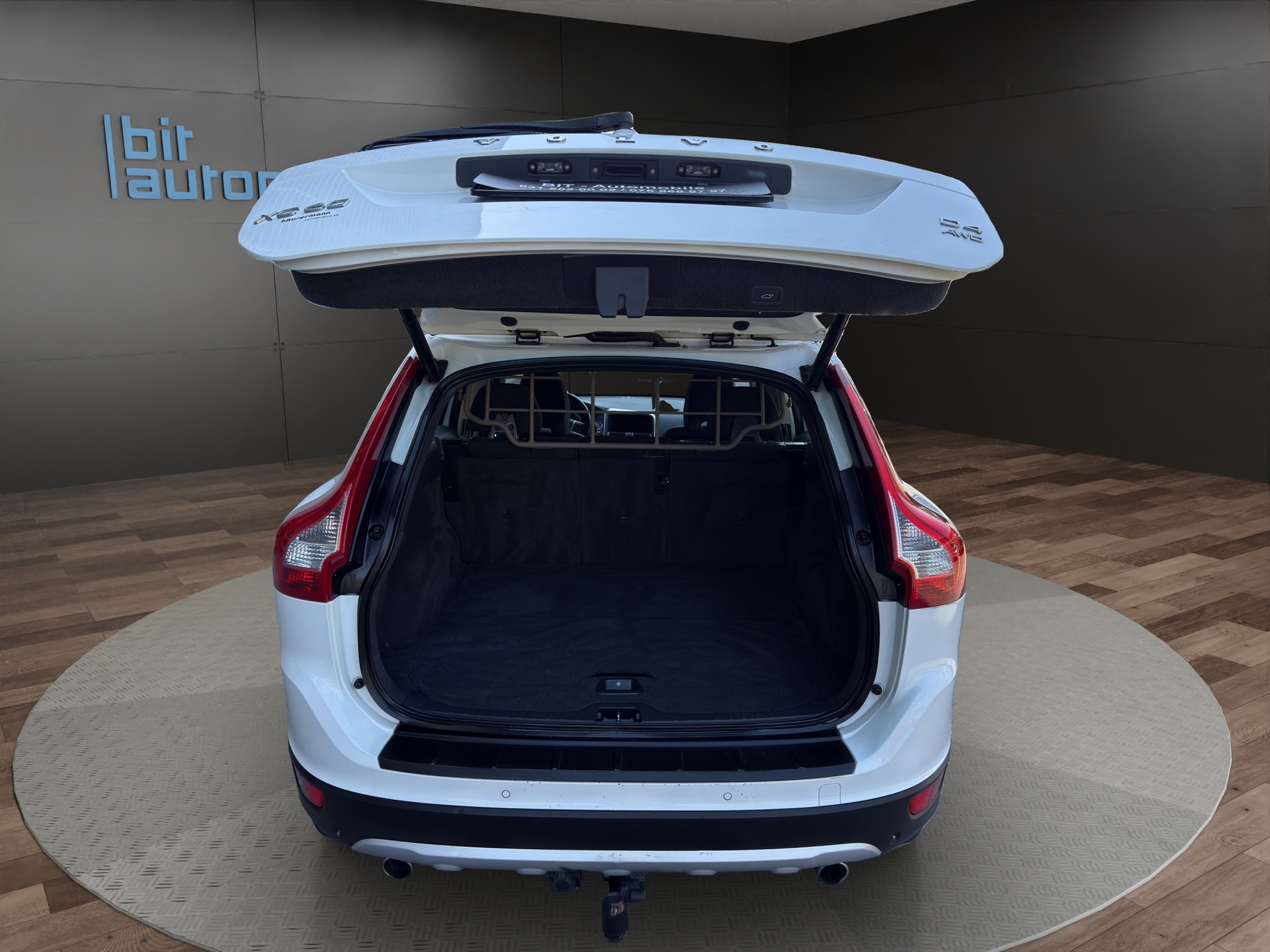 VOLVO XC60 D4 AWD Husky Edition Geartronic-image-6