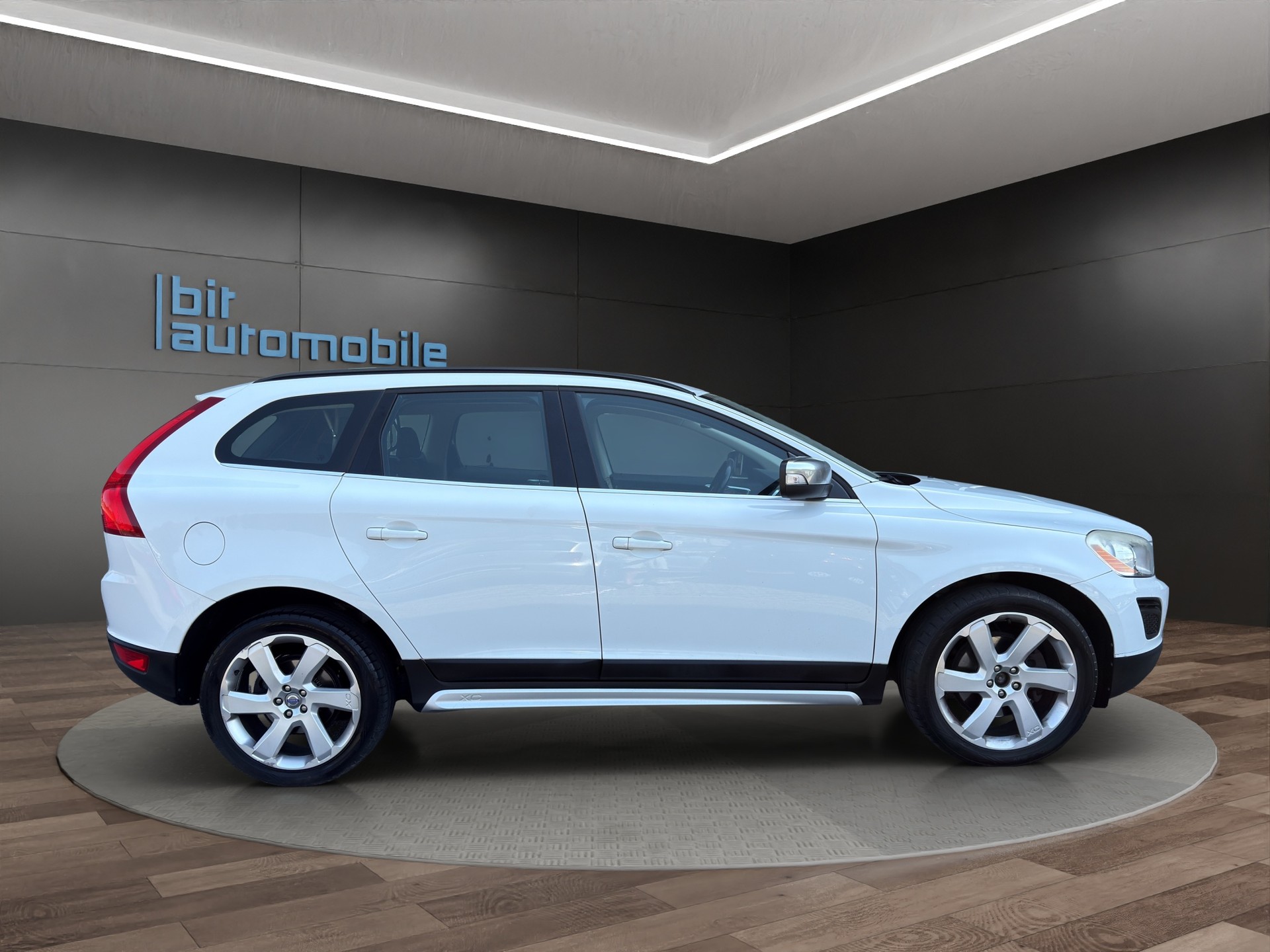 VOLVO XC60 D4 AWD Husky Edition Geartronic-image-8