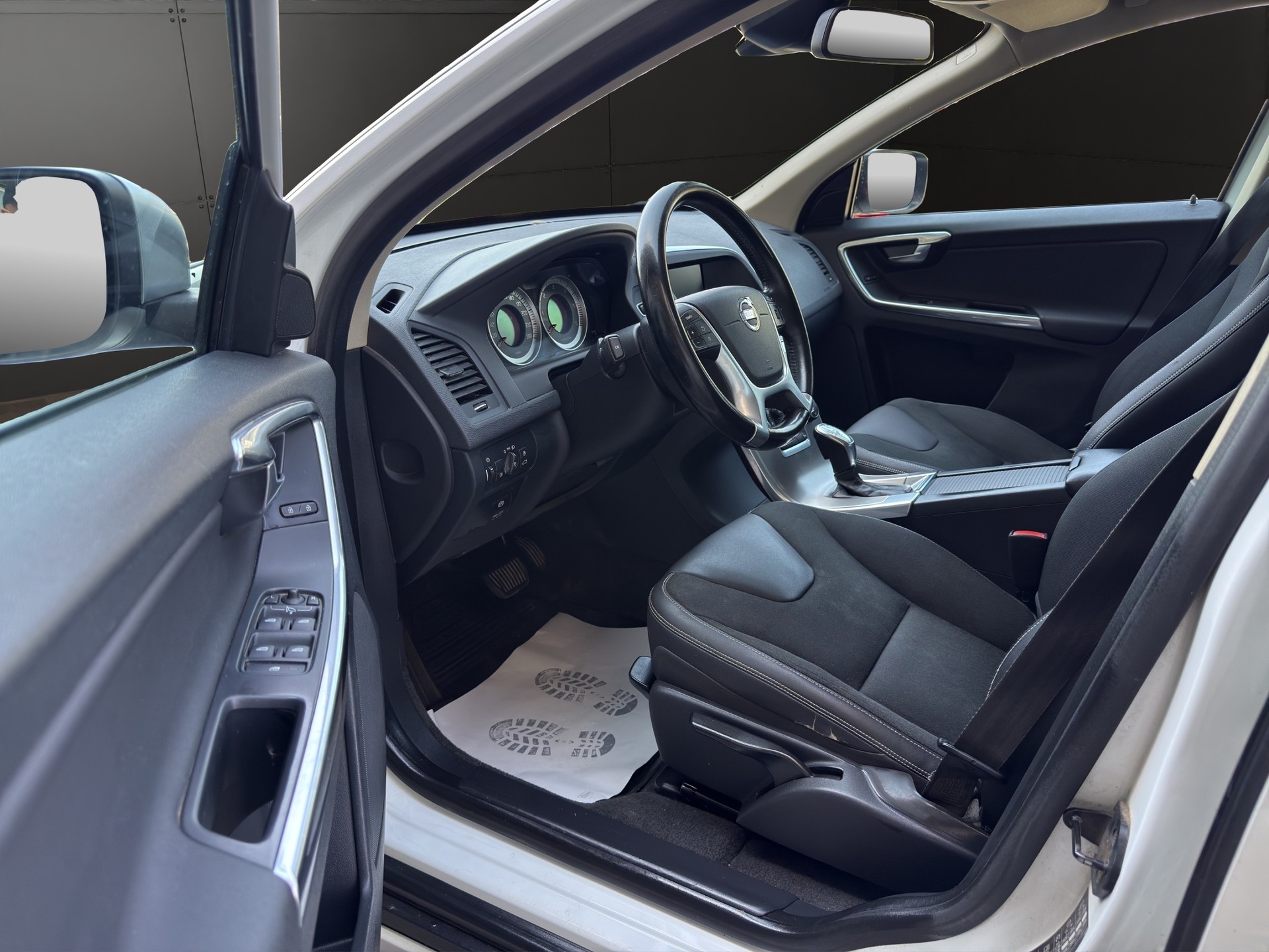 VOLVO XC60 D4 AWD Husky Edition Geartronic-image-10