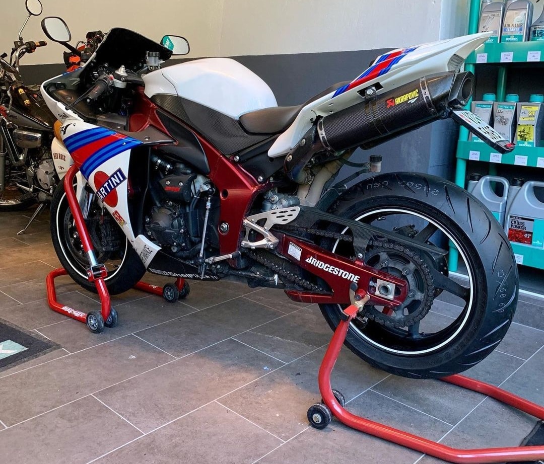 YAMAHA YZF-R1-image-1