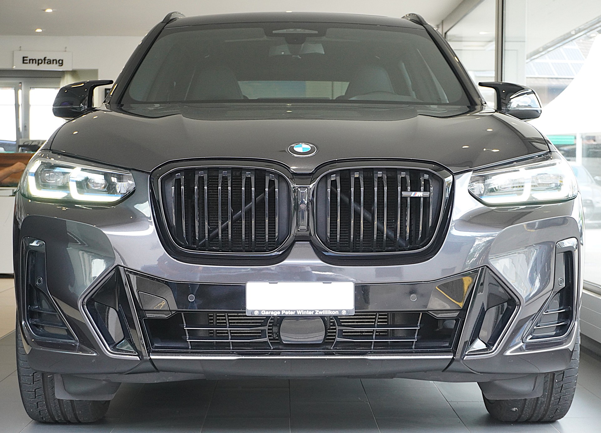 BMW X3 M40i-showroom-element-1