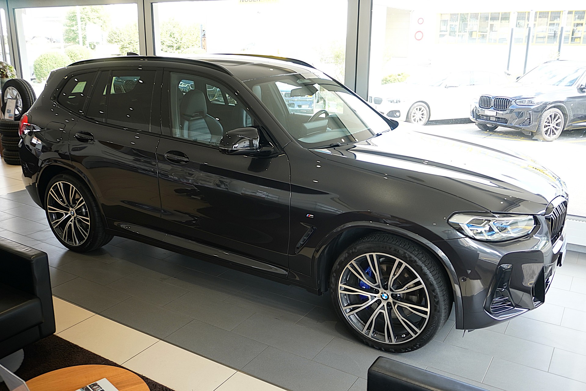BMW X3 M40i-showroom-element-2