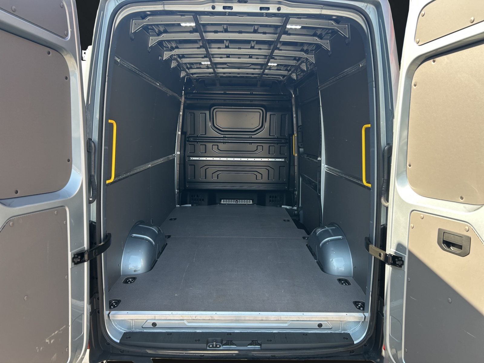 VW Crafter 35 2.0 BiTDI L3 4Motion A-image-9
