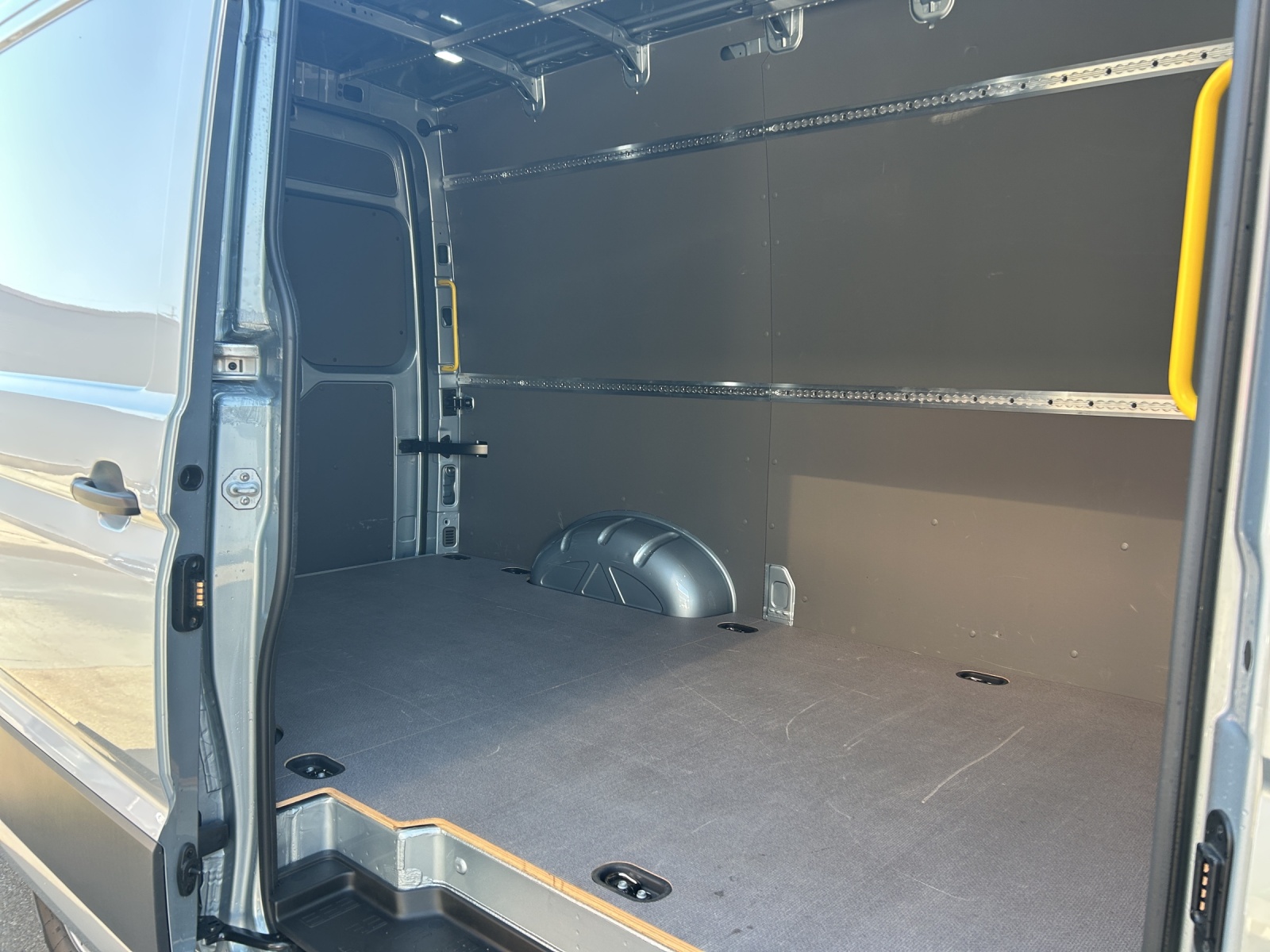 VW Crafter 35 2.0 BiTDI L3 4Motion A-image-10