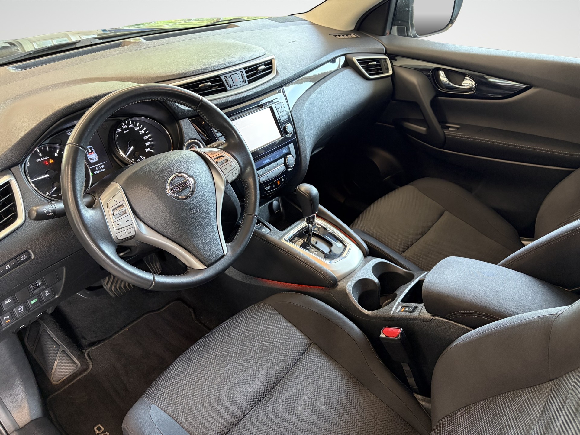 NISSAN Qashqai 1.6 dCi 360° Xtronic CVT-image-8