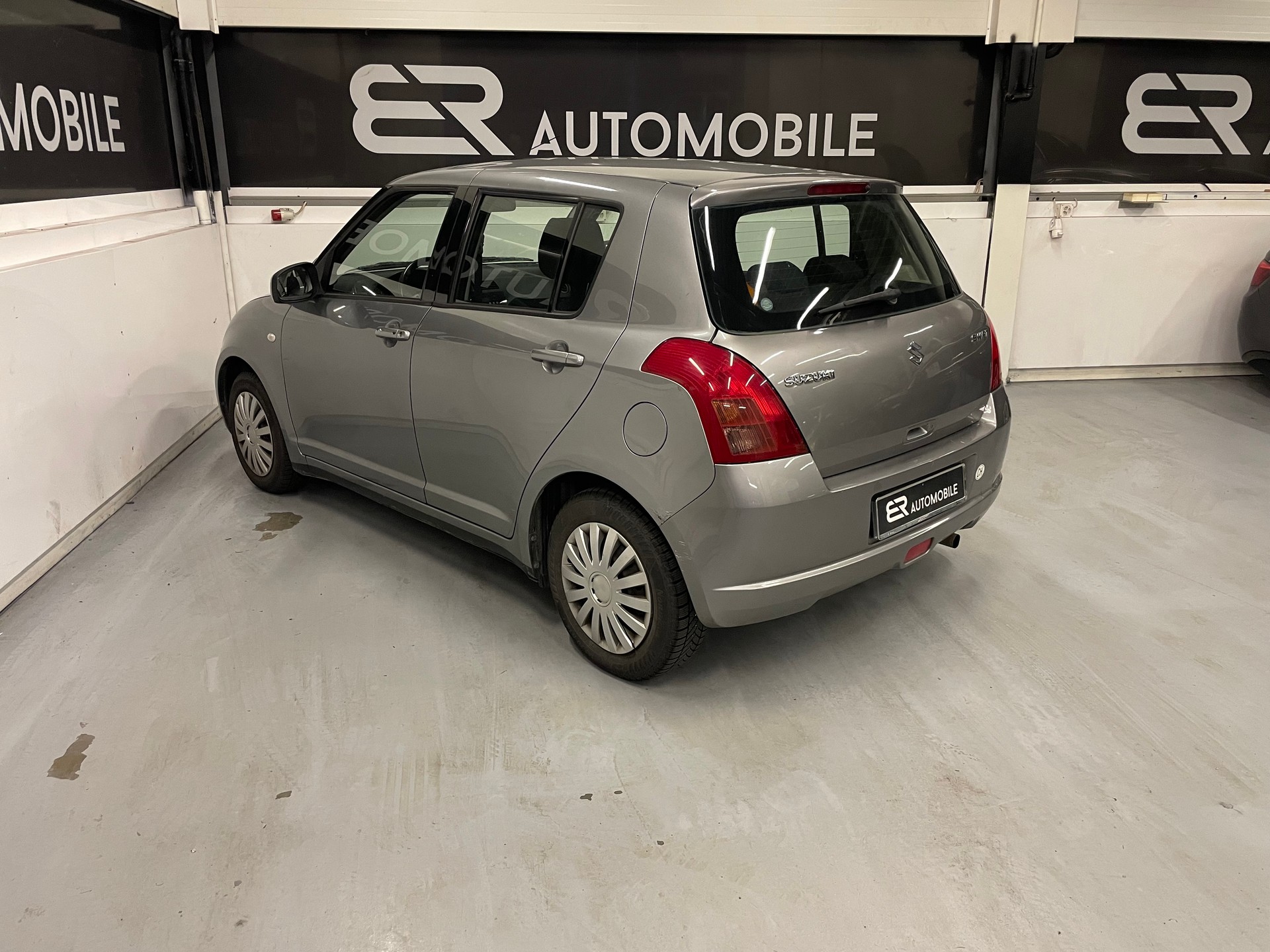 SUZUKI Swift 1.3i 16V GL-image-3
