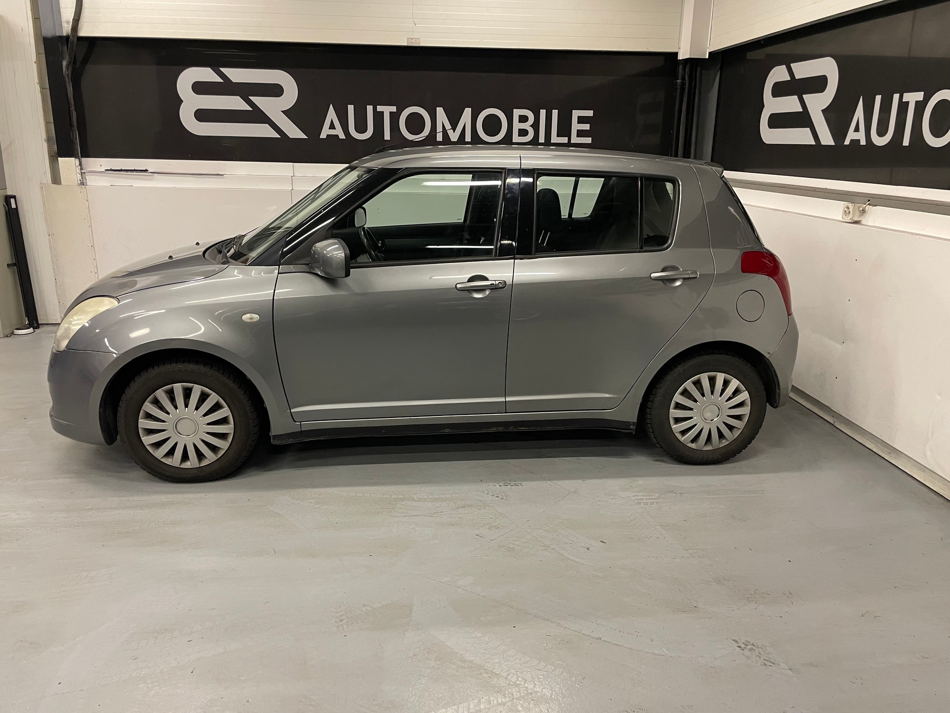 SUZUKI Swift 1.3i 16V GL-image-7