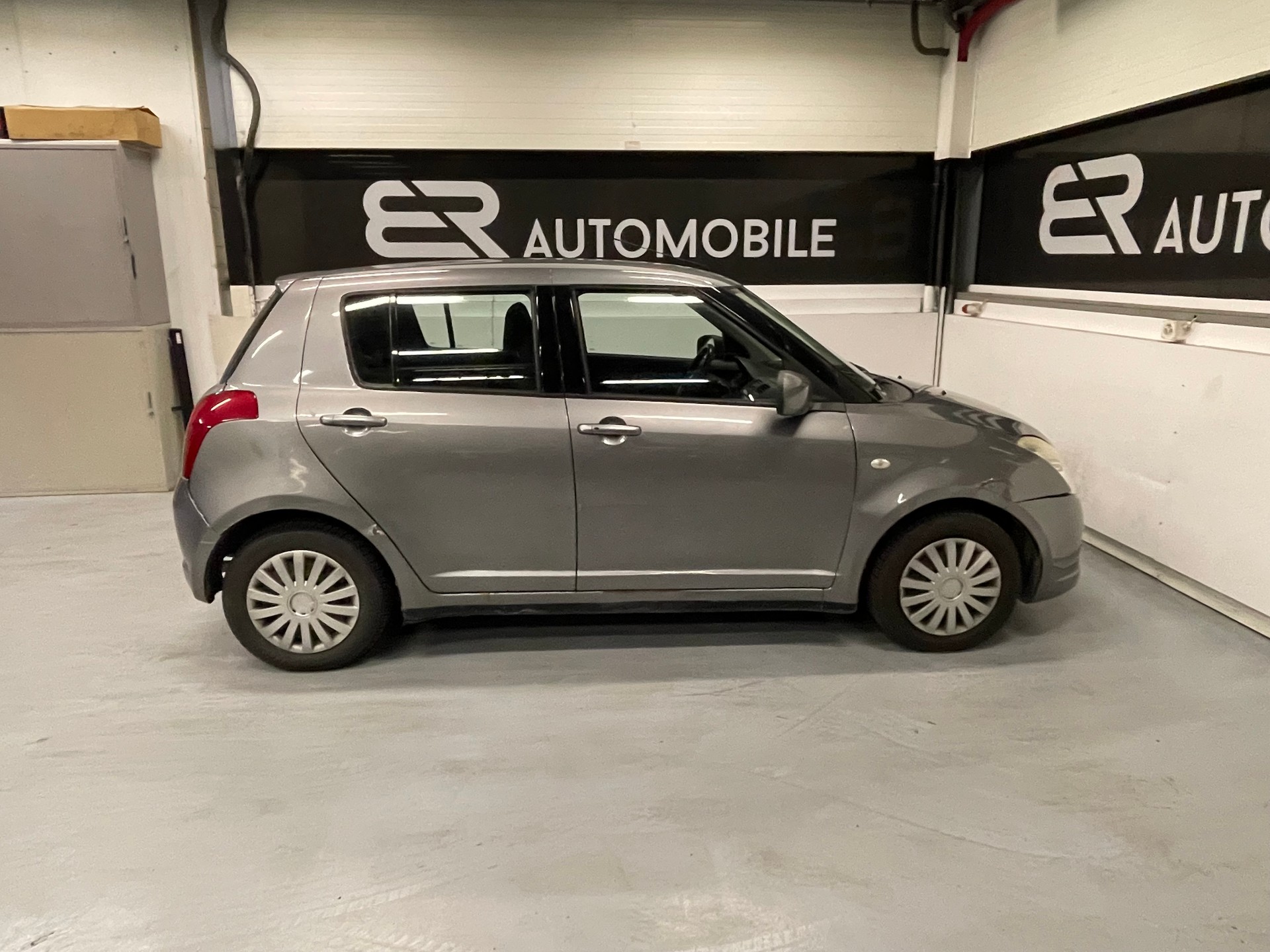 SUZUKI Swift 1.3i 16V GL-image-6