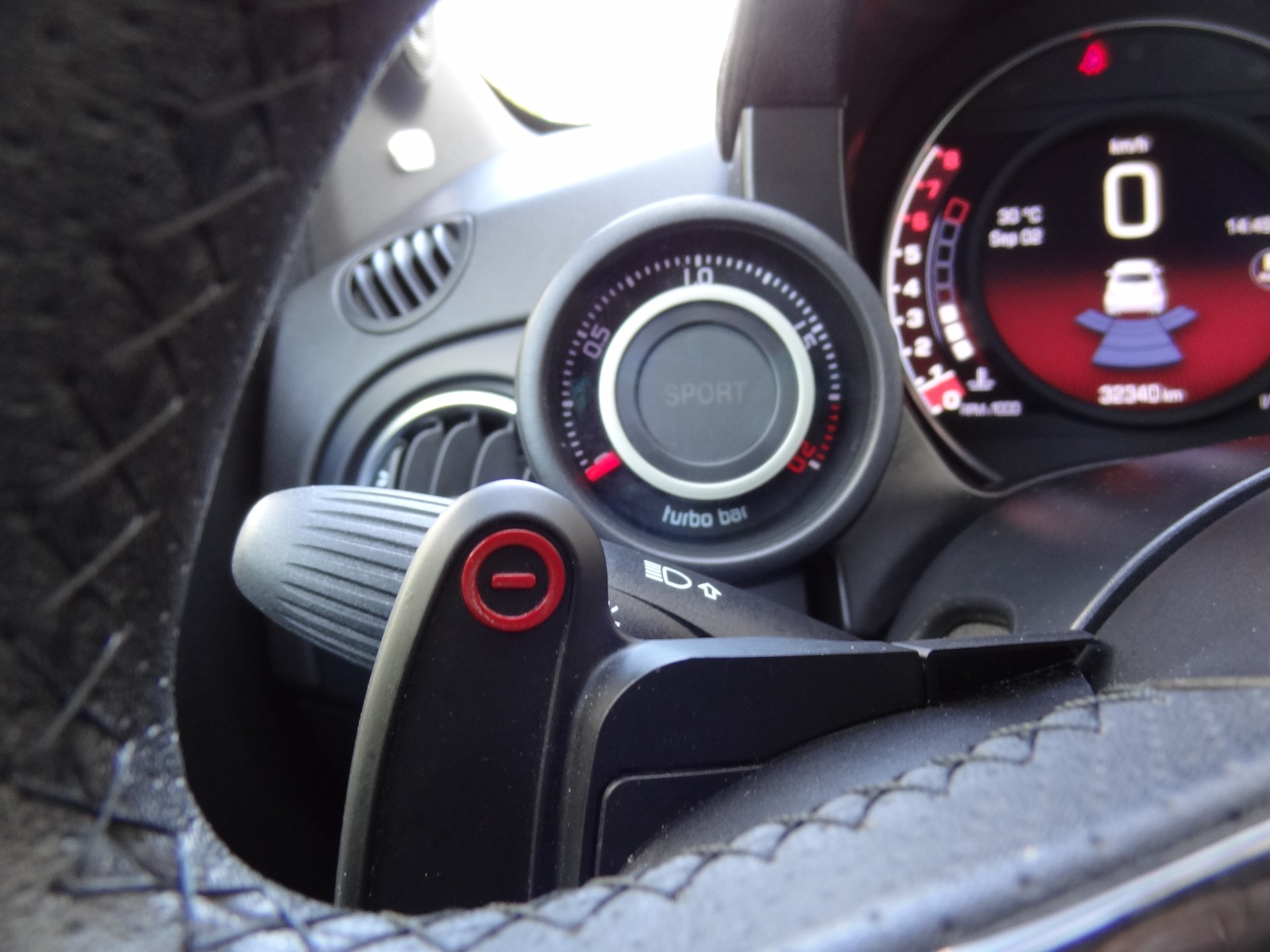 FIAT 695 1.4 16V Turbo Abarth 695 Competizione Dualogic-image-19