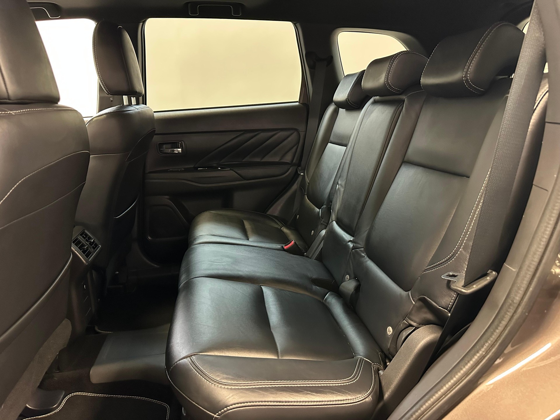 MITSUBISHI Outlander 2.4 PHEV Diamond-image-8