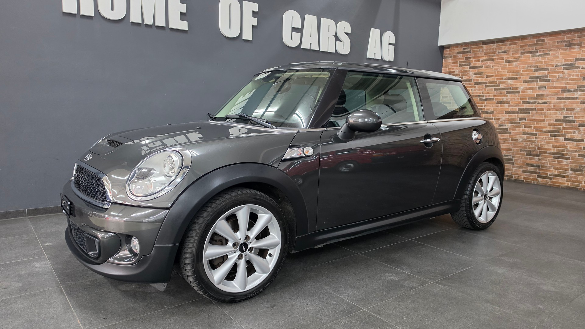 MINI Cooper S-showroom-element-2