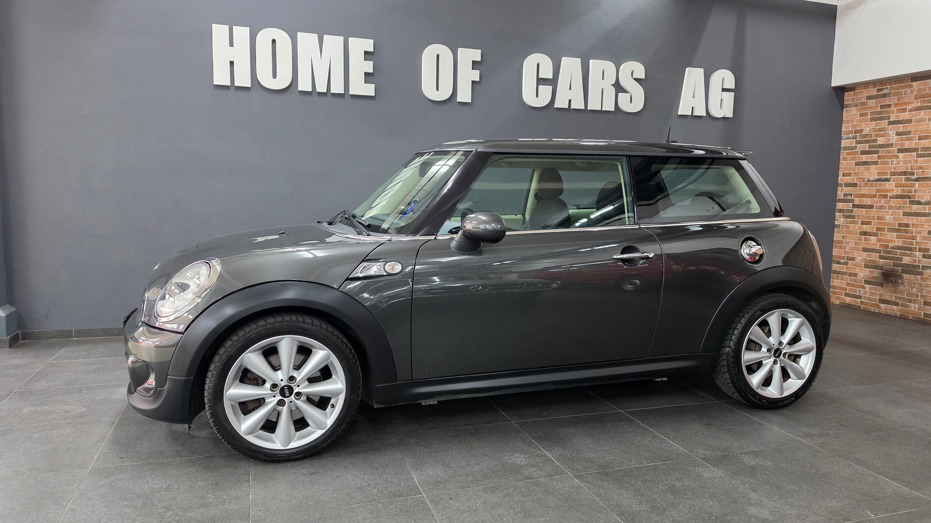 MINI Cooper S-showroom-element-3