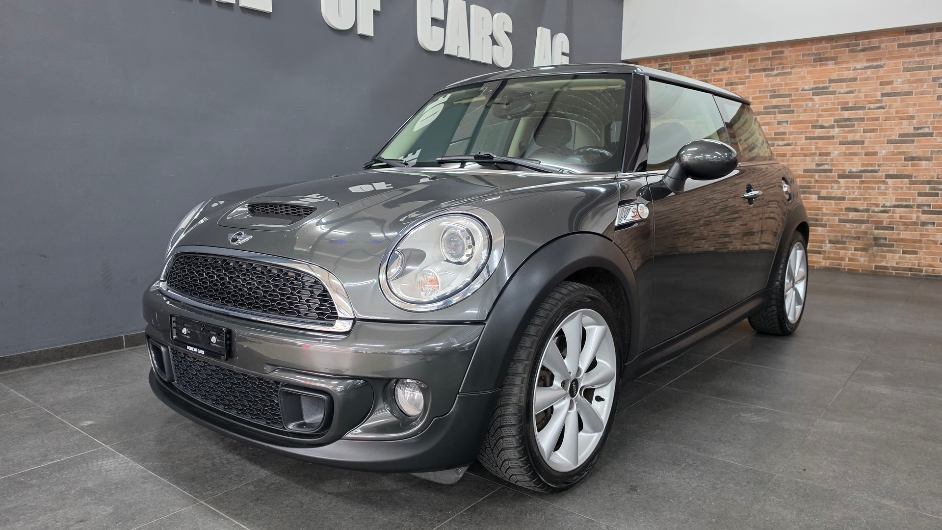 MINI Cooper S-showroom-element-1