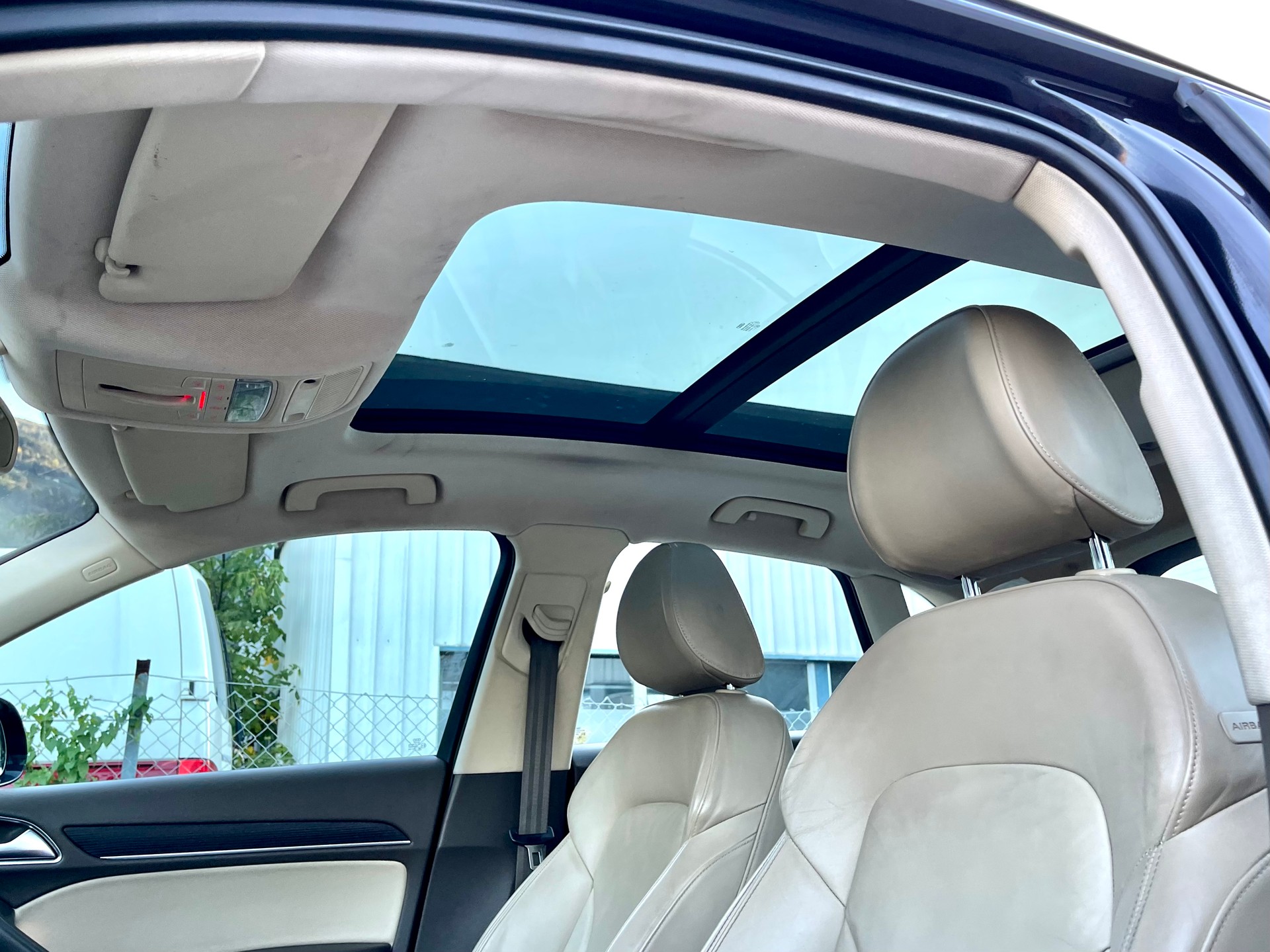 AUDI Q3 2.0 TDI quattro-showroom-element-3