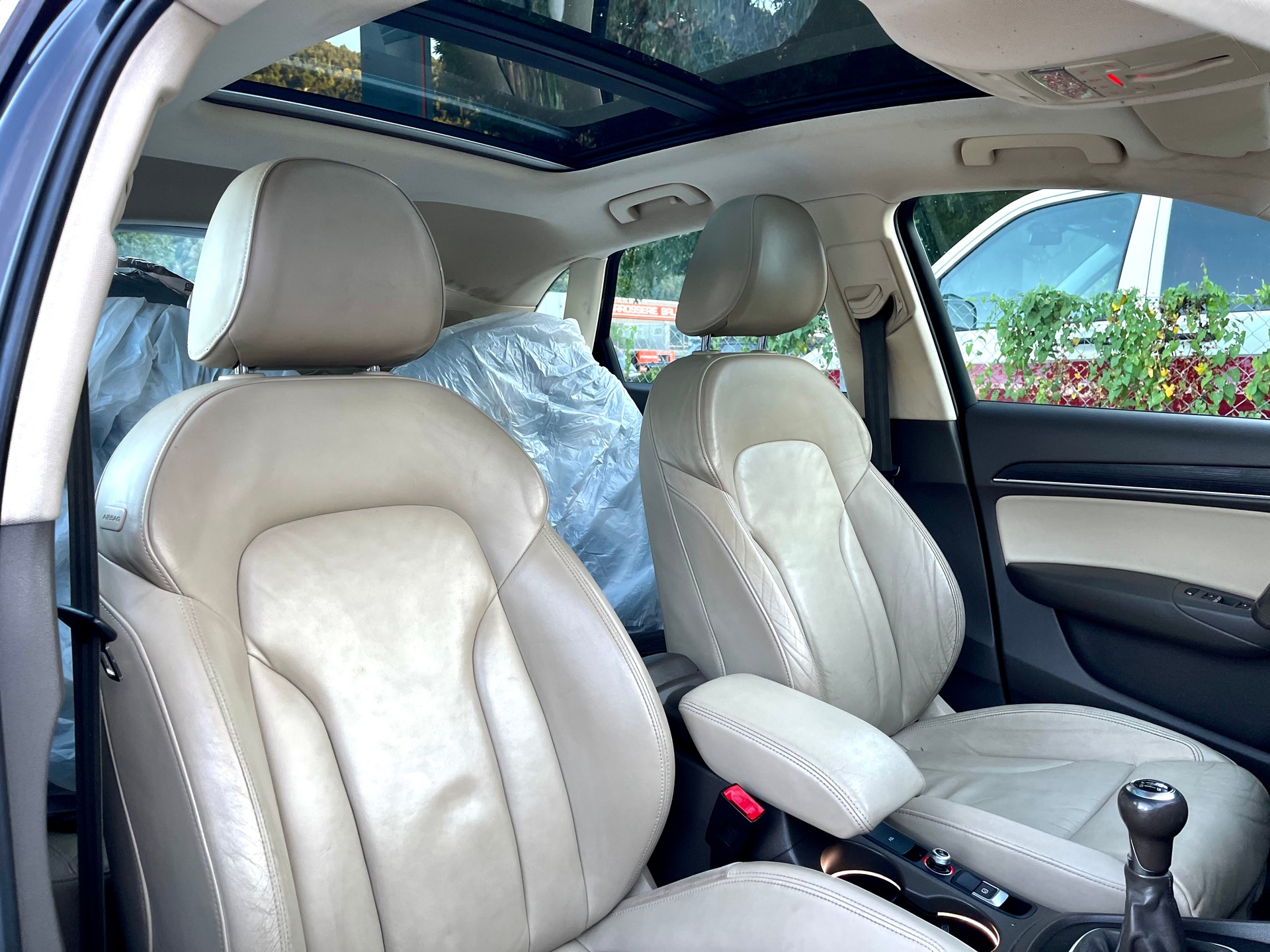 AUDI Q3 2.0 TDI quattro-showroom-element-2