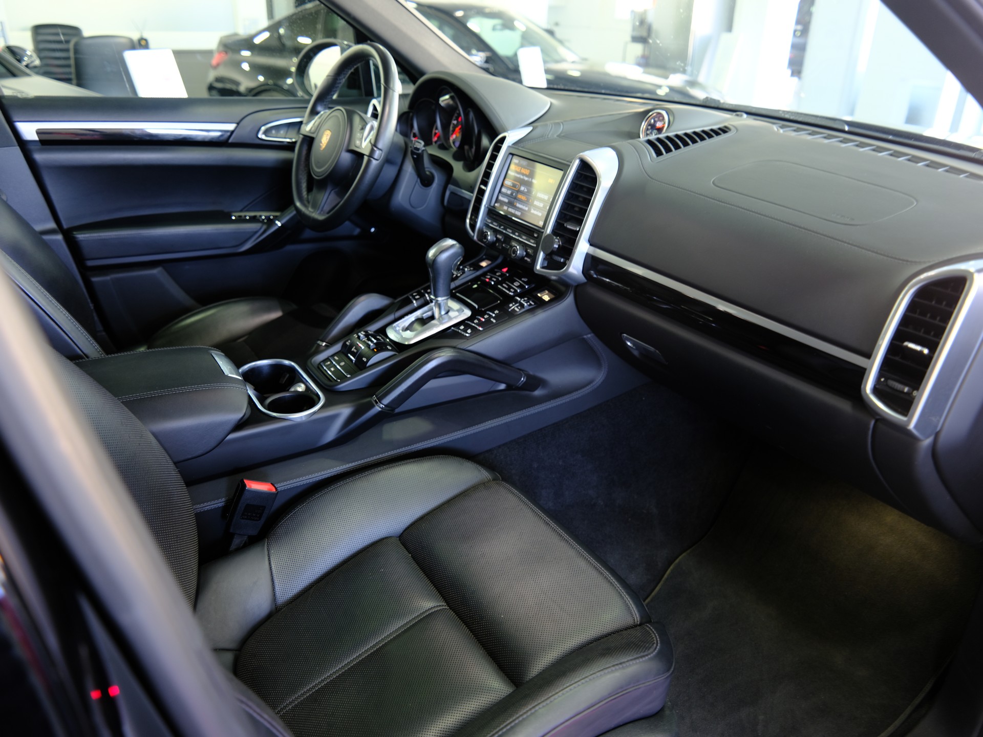 PORSCHE Cayenne S Diesel *SITZBELÜFTUNG* * PANORAMADACH*-image-18