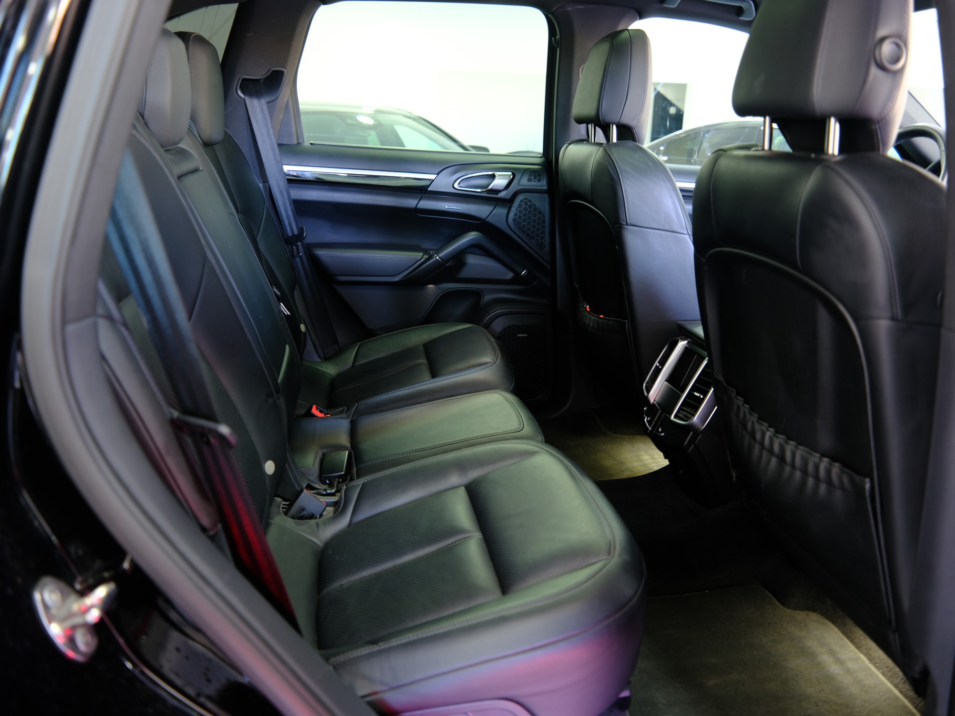 PORSCHE Cayenne S Diesel *SITZBELÜFTUNG* * PANORAMADACH*-image-21