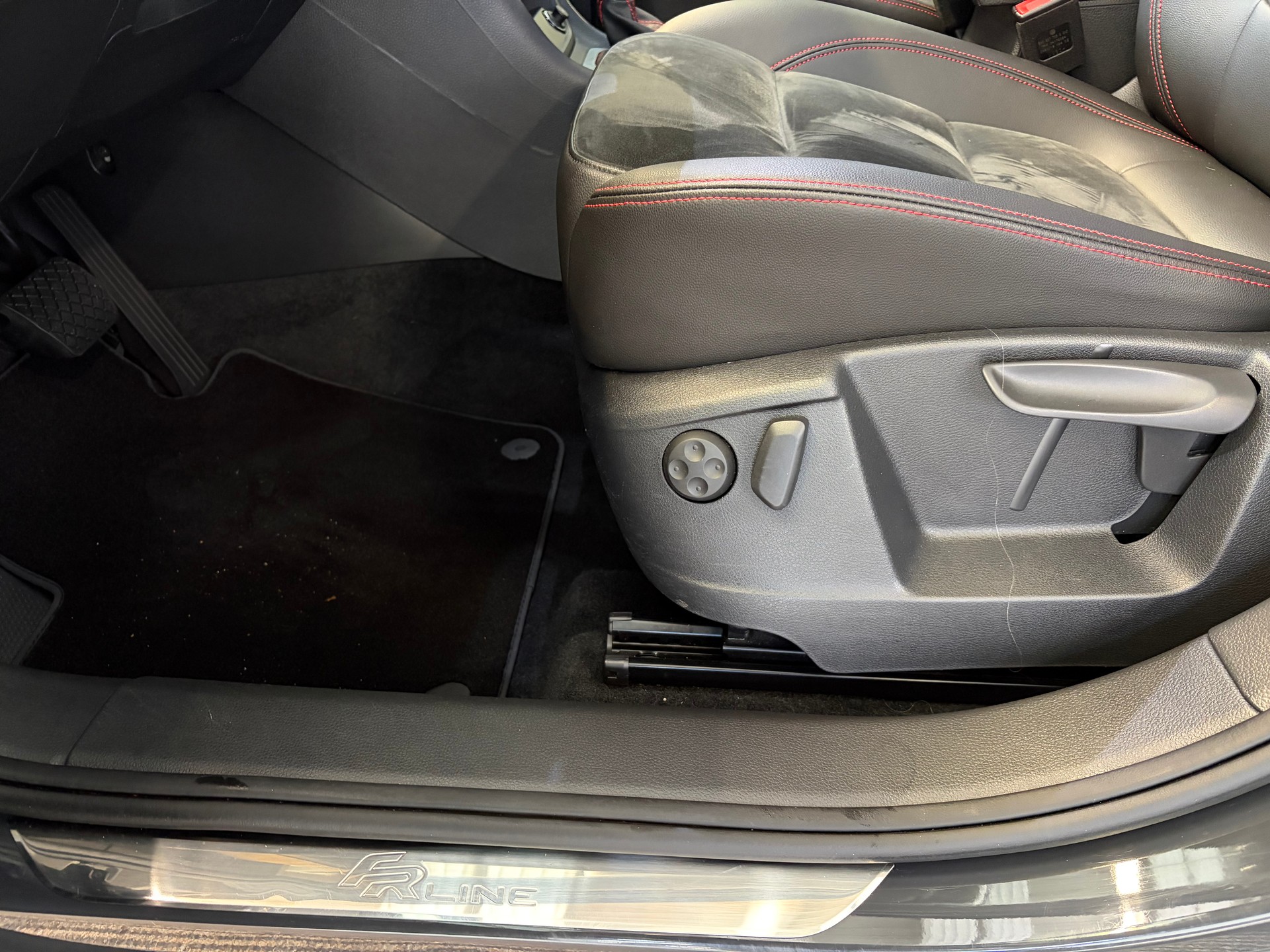 SEAT Alhambra 1.4 TSI FR Line DSG | CH | 7 Sitzer mit Kindersitzen | Elektrische Türen | AHK | Apple CarPlay/Android Auto | DAB+ |-image-21