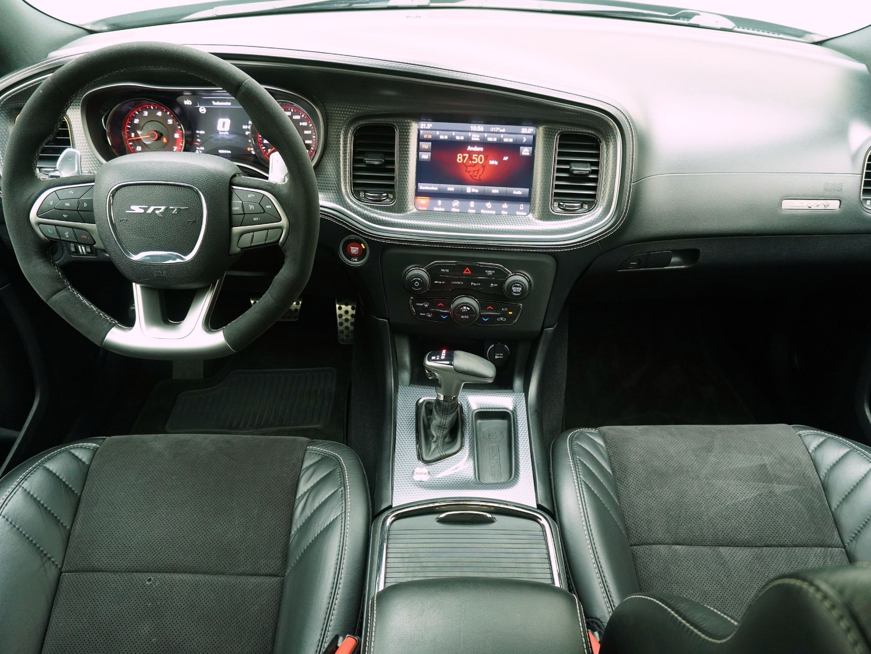 DODGE Charger 6.2 V8 SC HEMI SRT Hellcat **Hellcat mit 717 PS**-image-16