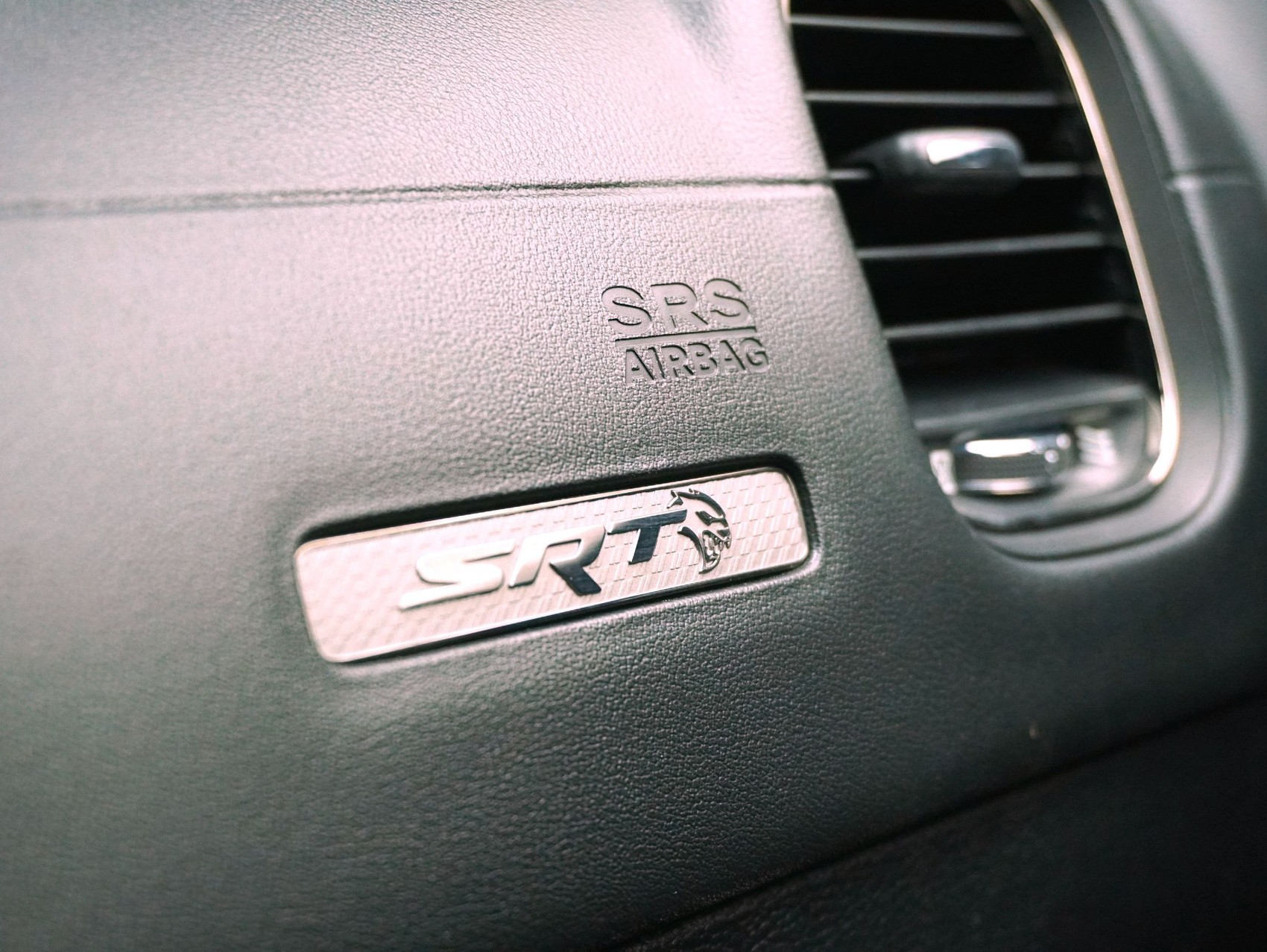 DODGE Charger 6.2 V8 SC HEMI SRT Hellcat **Hellcat mit 717 PS**-image-19