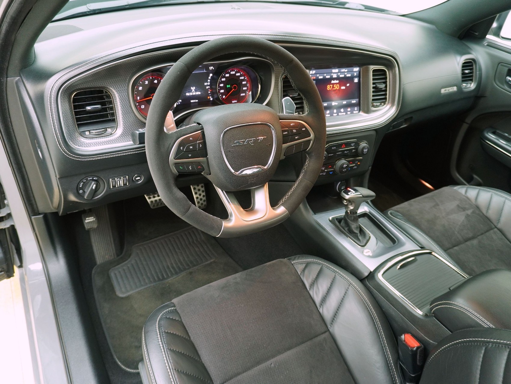 DODGE Charger 6.2 V8 SC HEMI SRT Hellcat **Hellcat mit 717 PS**-image-11