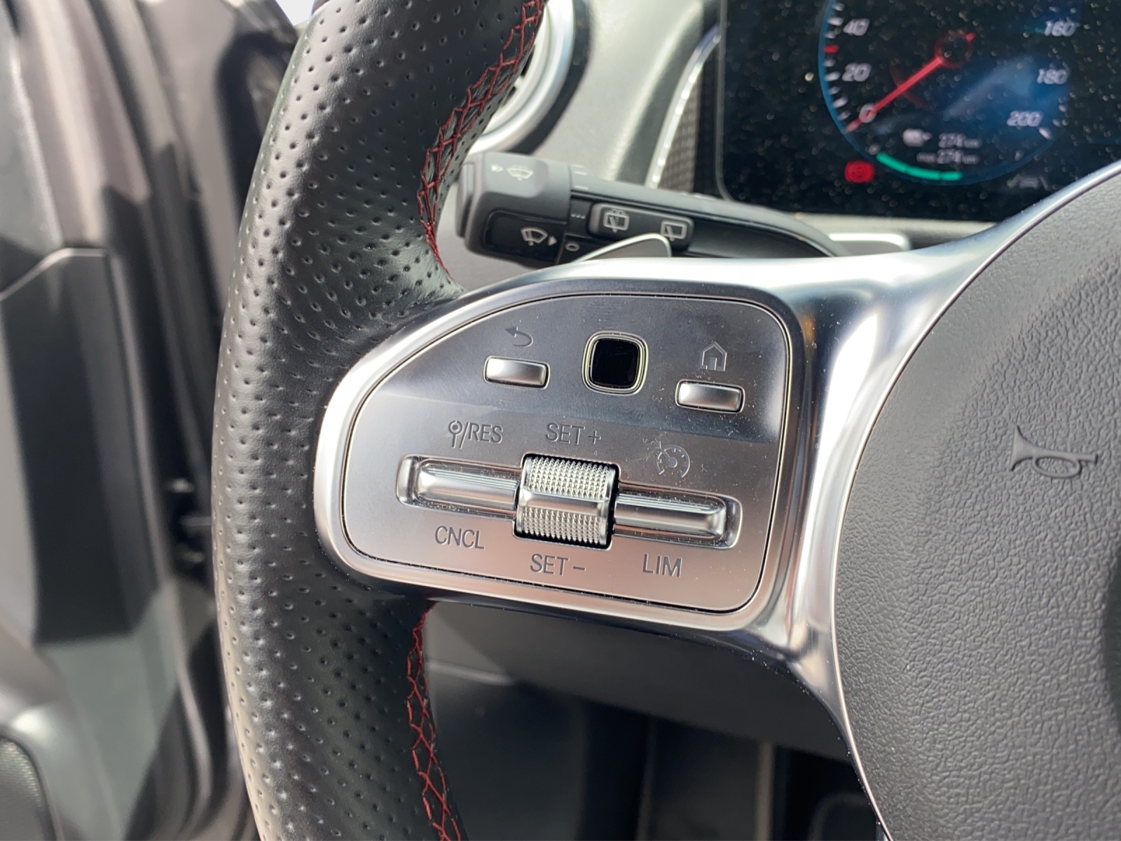 MERCEDES-BENZ EQB 350 AMG Line 4Matic-image-17