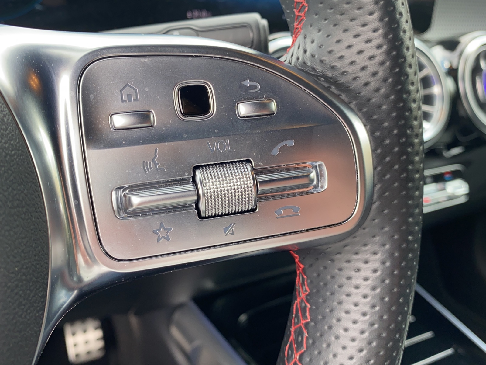 MERCEDES-BENZ EQB 350 AMG Line 4Matic-image-18