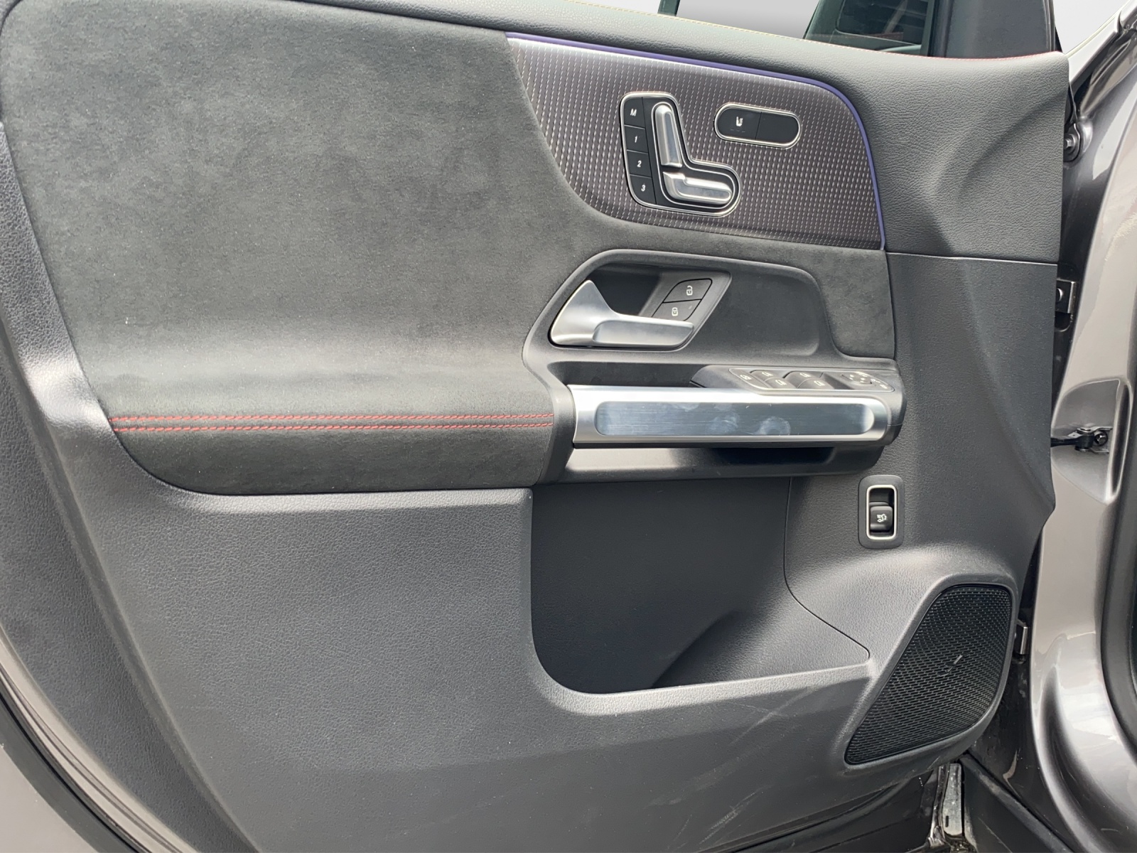 MERCEDES-BENZ EQB 350 AMG Line 4Matic-image-11