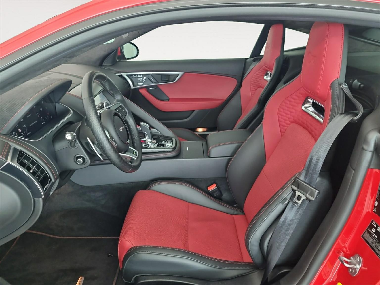 JAGUAR F-Type Coupé 5.0 V8 R75 AWD-image-4