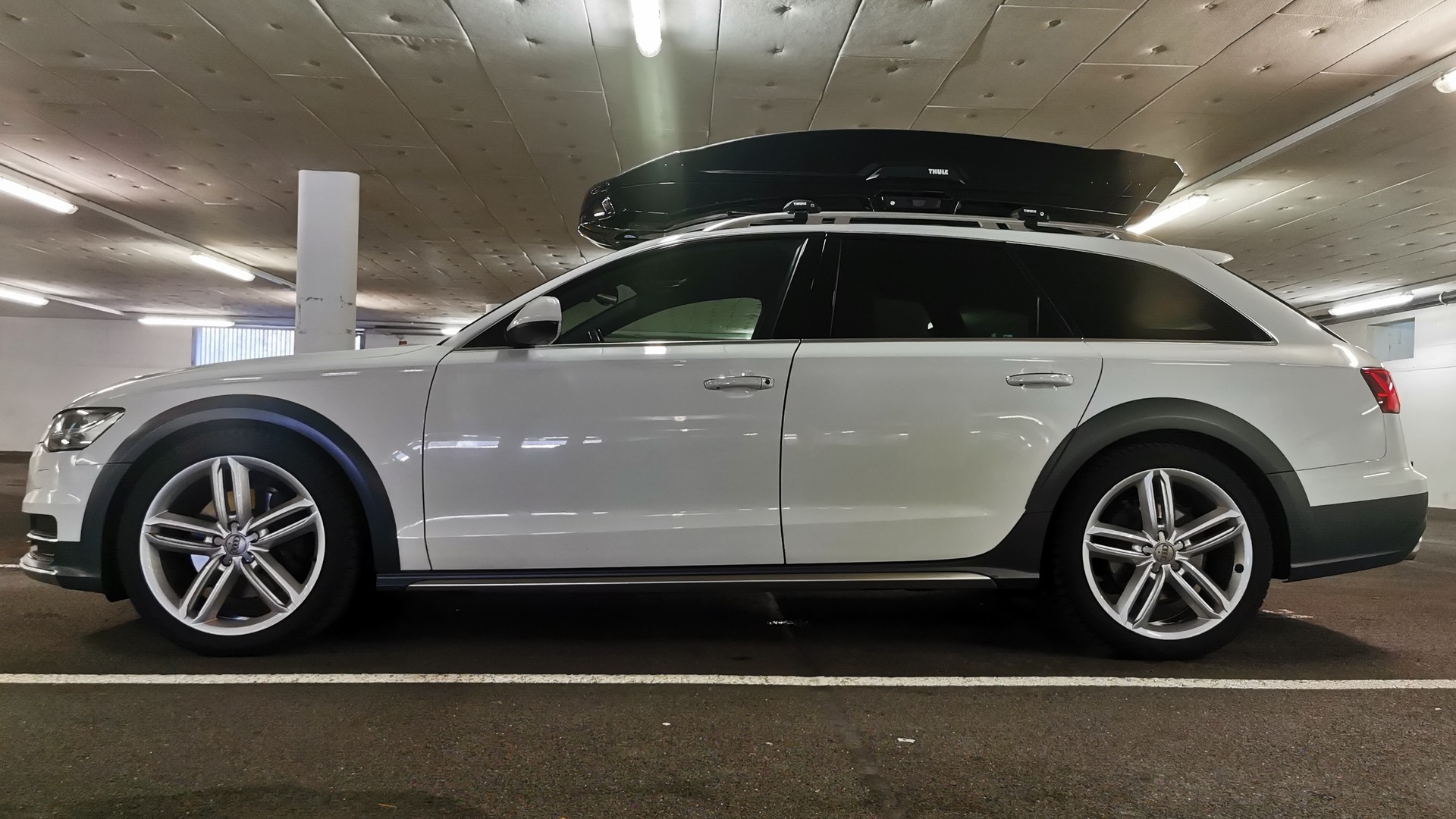 AUDI A6 allroad 3.0 TDI V6 quattro S-tronic-image-1