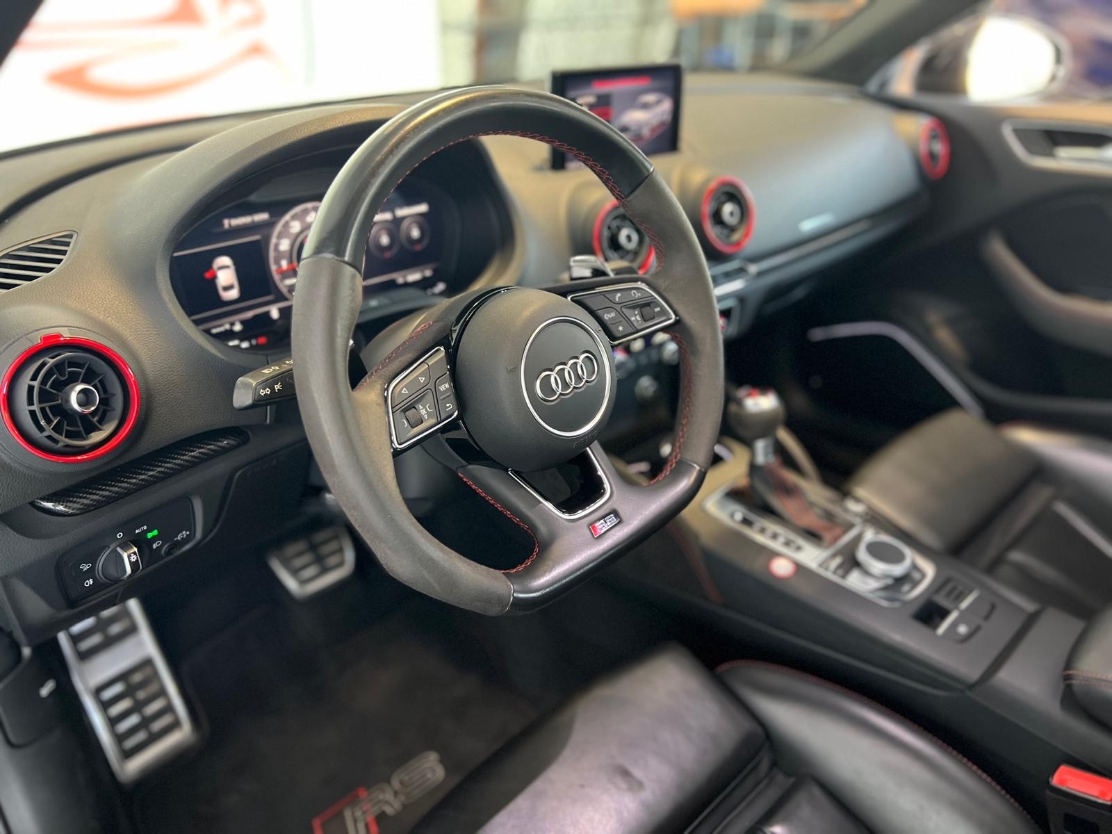 AUDI RS3 Limousine 2.5 TSI quattro S-tronic-image-17