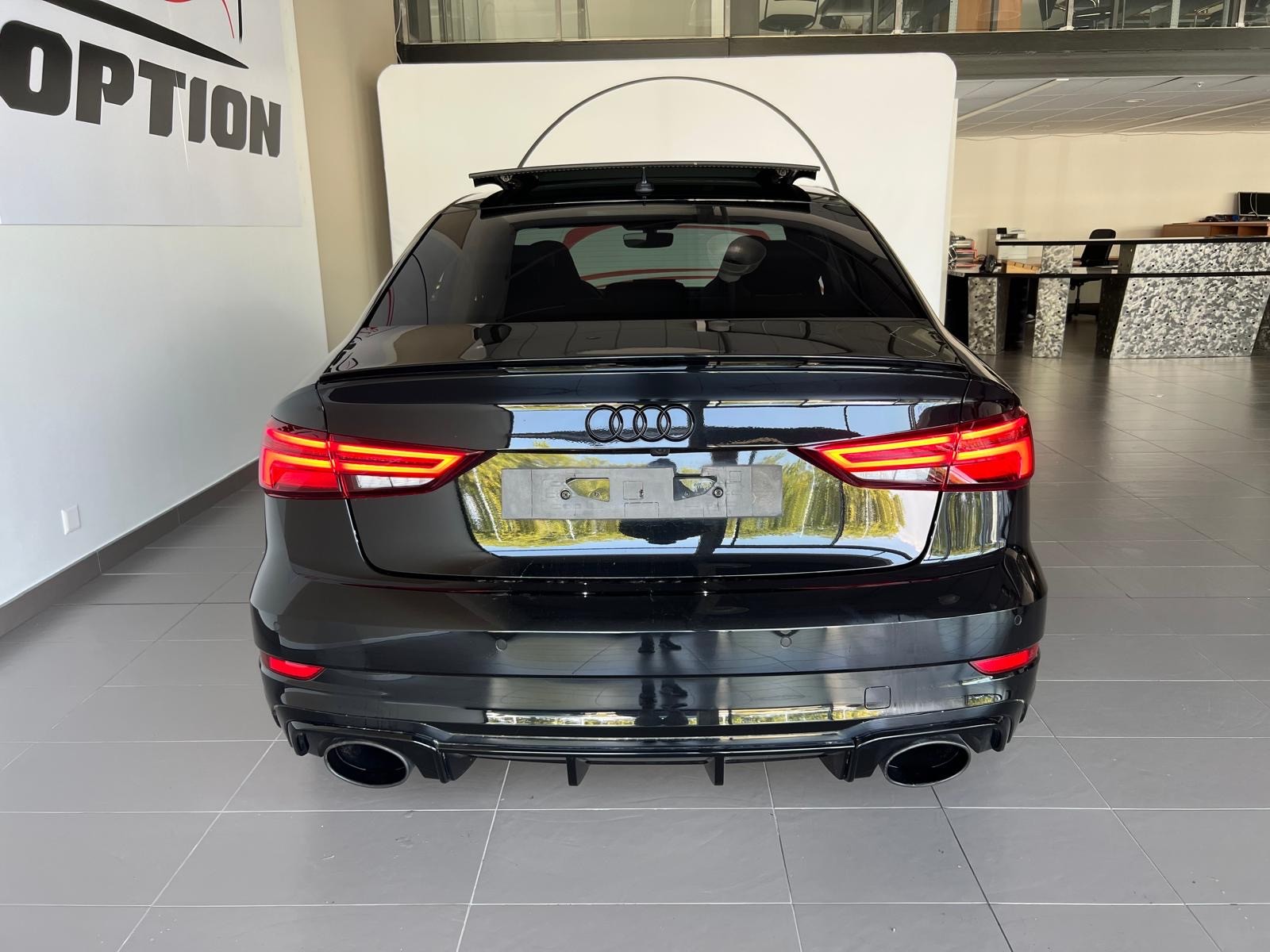 AUDI RS3 Limousine 2.5 TSI quattro S-tronic-image-14