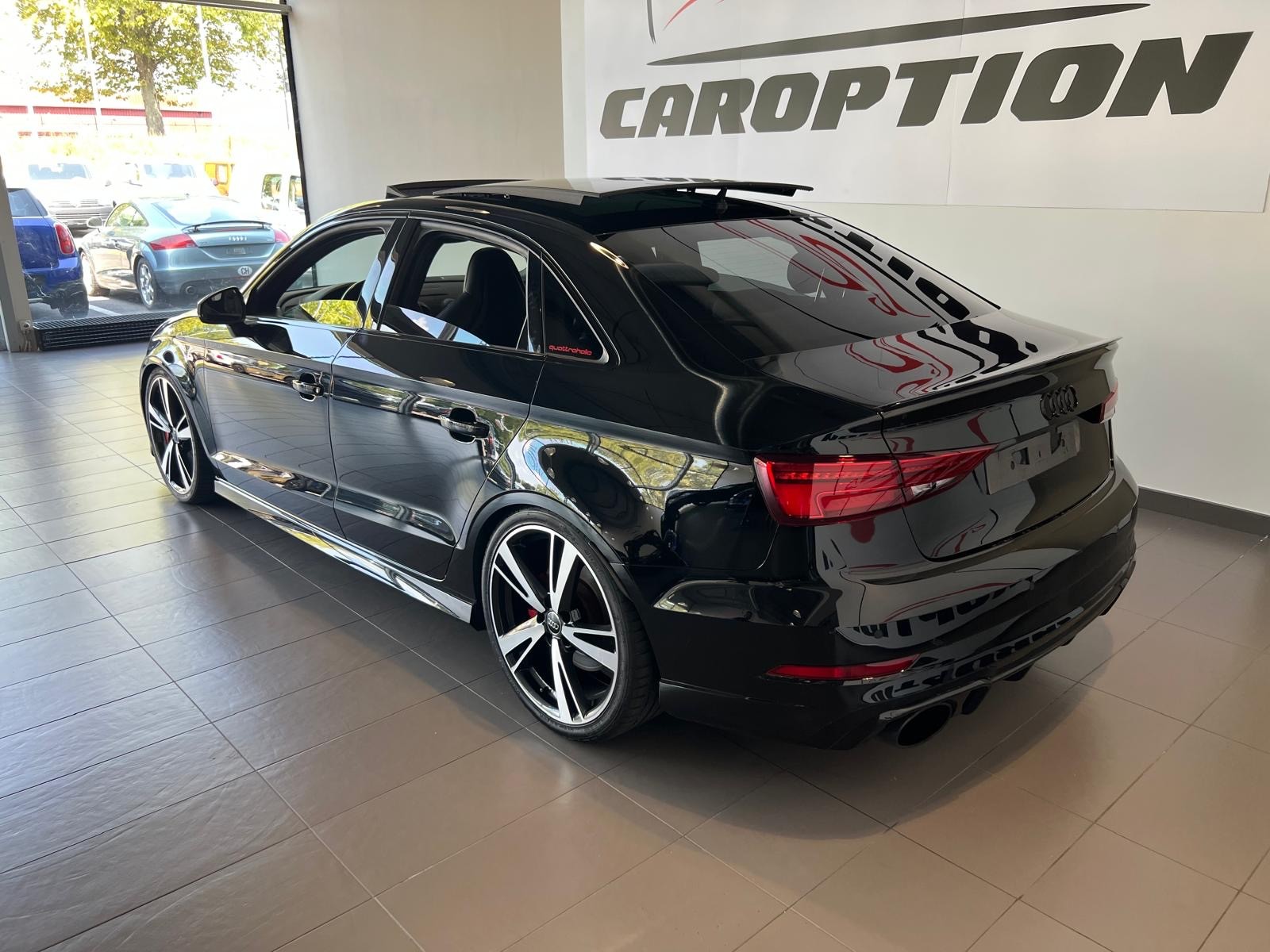 AUDI RS3 Limousine 2.5 TSI quattro S-tronic-image-13