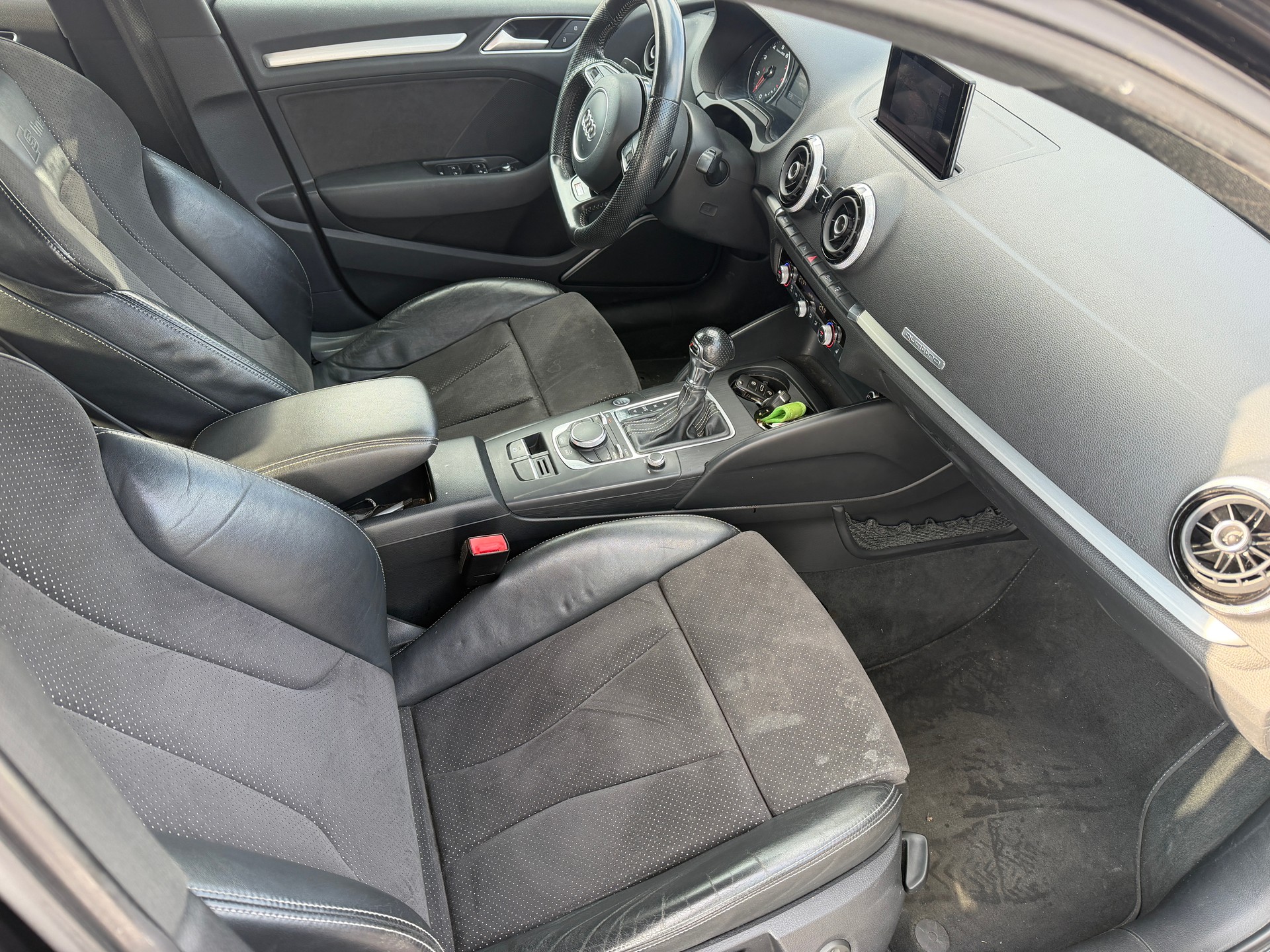 AUDI A3 Limousine 1.8 TFSI Ambition quattro S-tronic-image-12