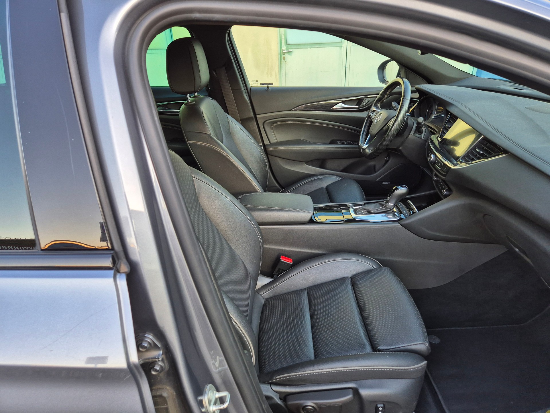OPEL Insignia 2.0 T Sports Tourer Exclusive 4WD Automat-image-12